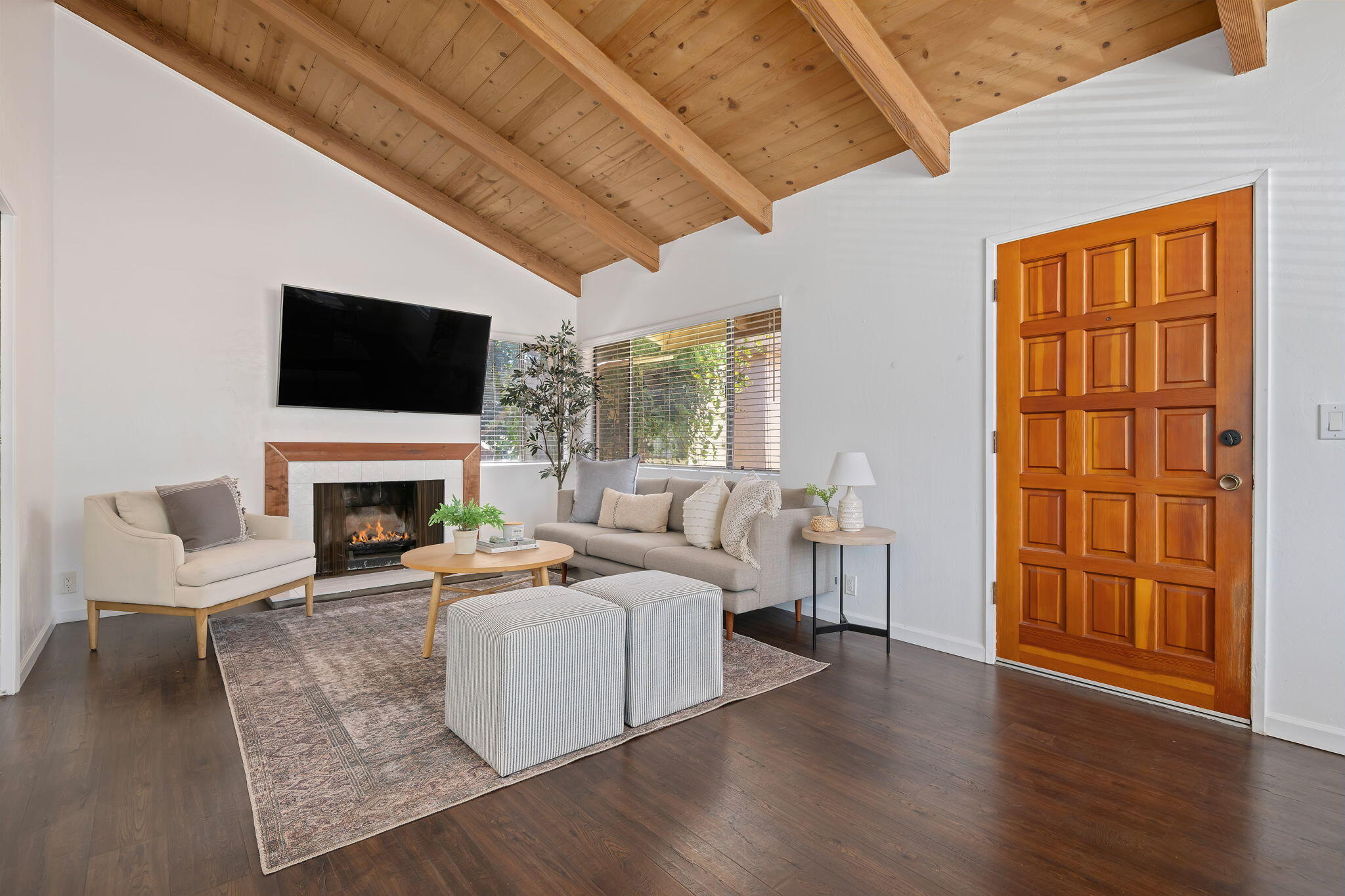 130 W Alamar Avenue, 4