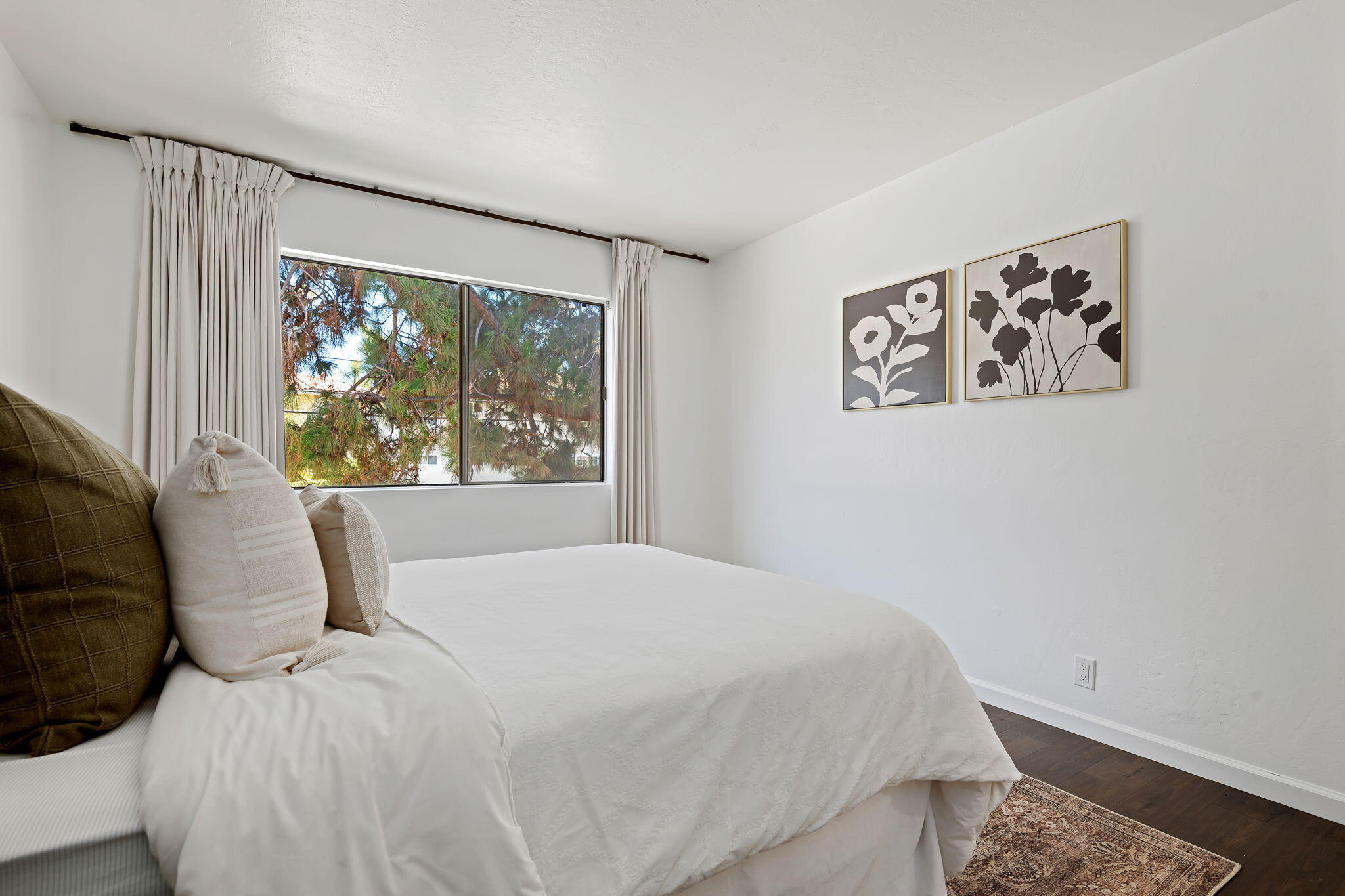 130 W Alamar Avenue, 4