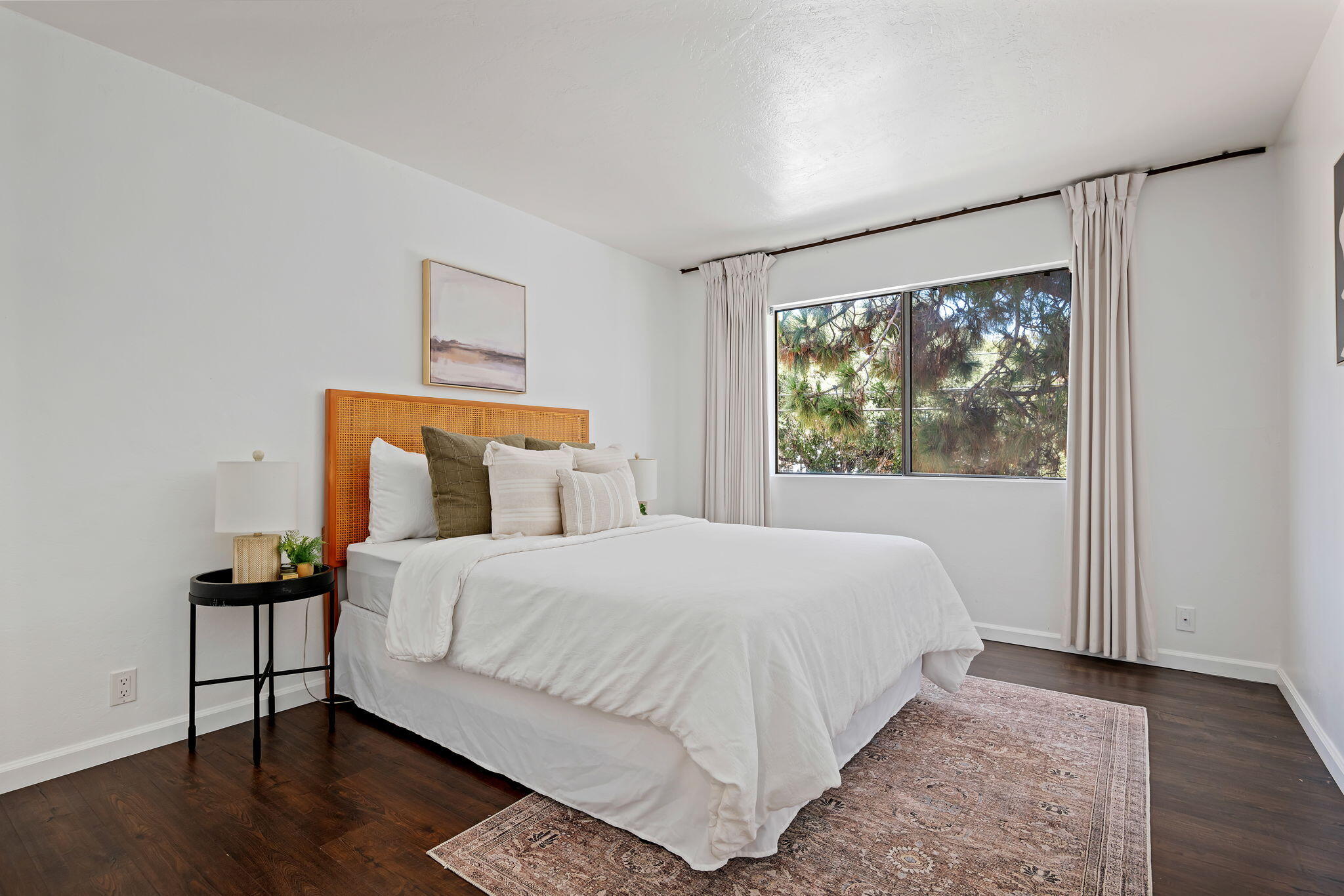 130 W Alamar Avenue, 4