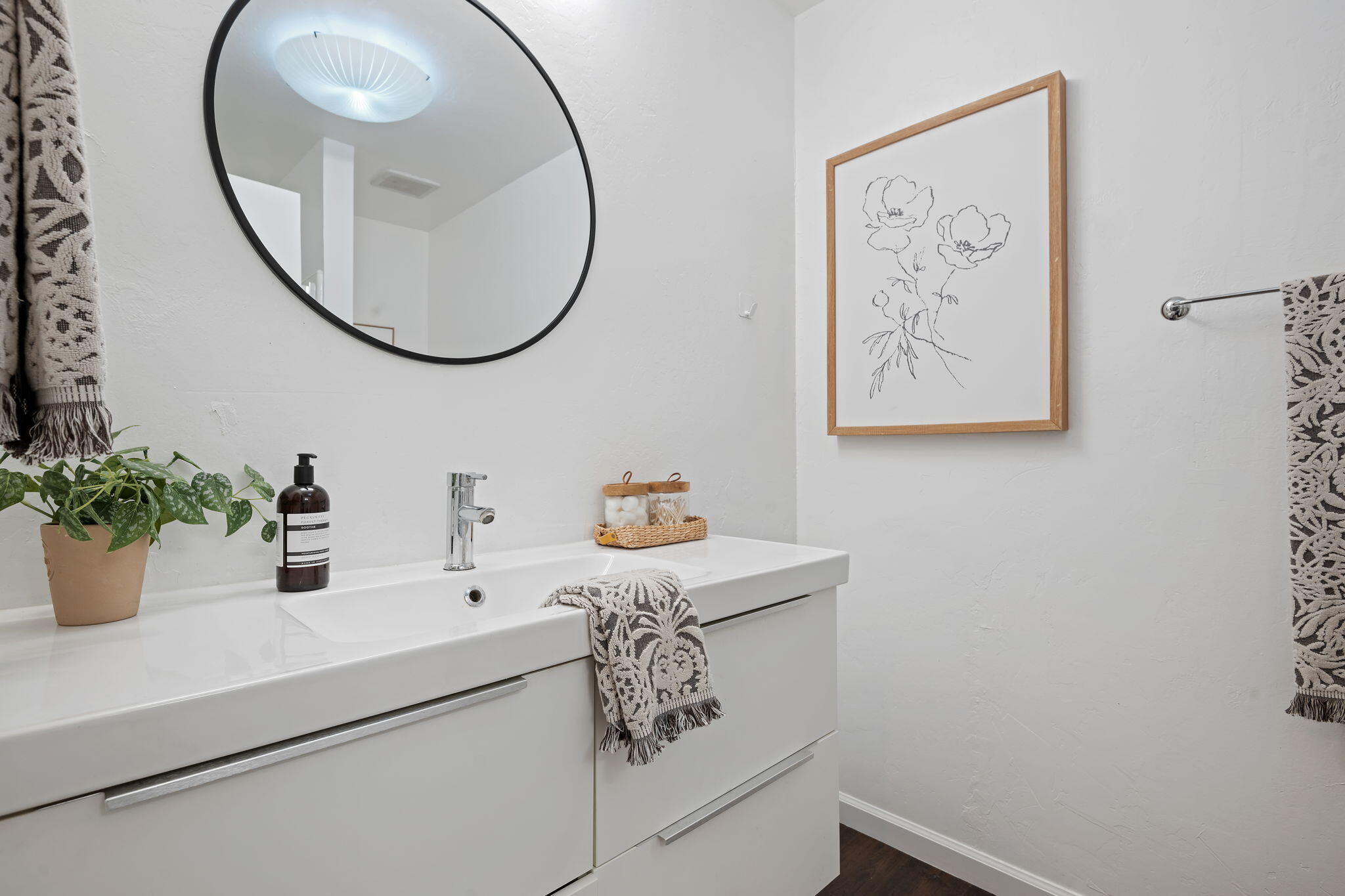 130 W Alamar Avenue, 4