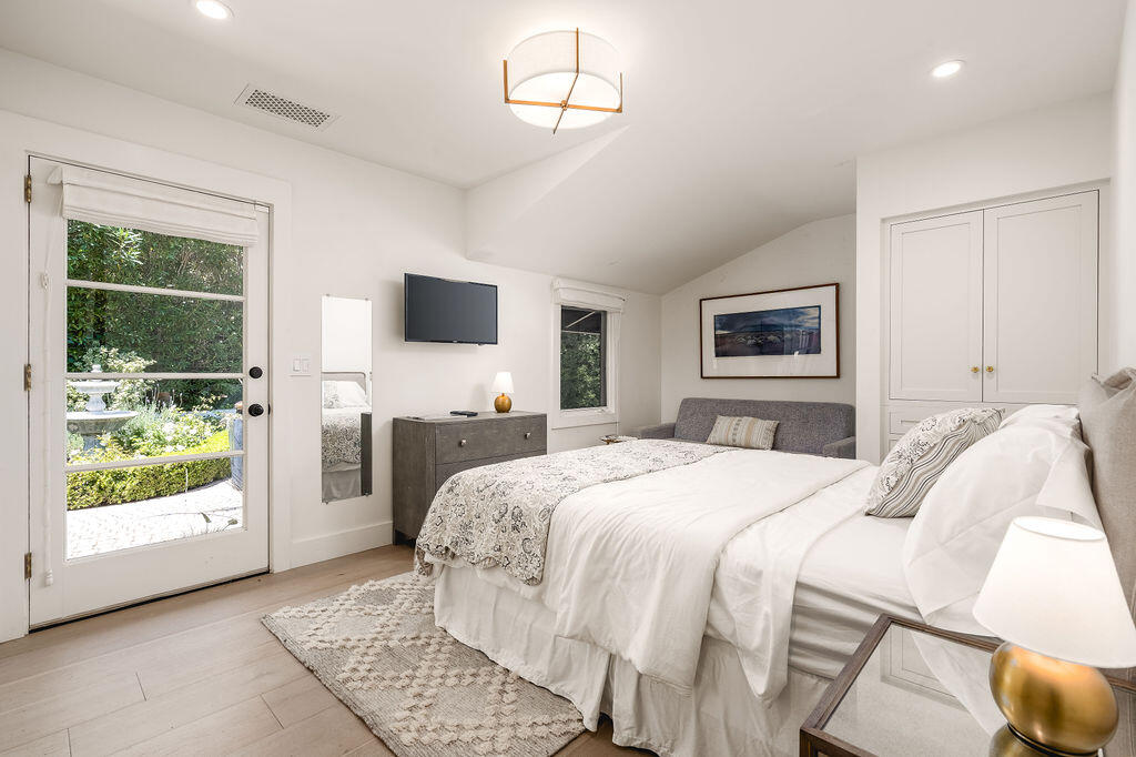 1383 School House Road