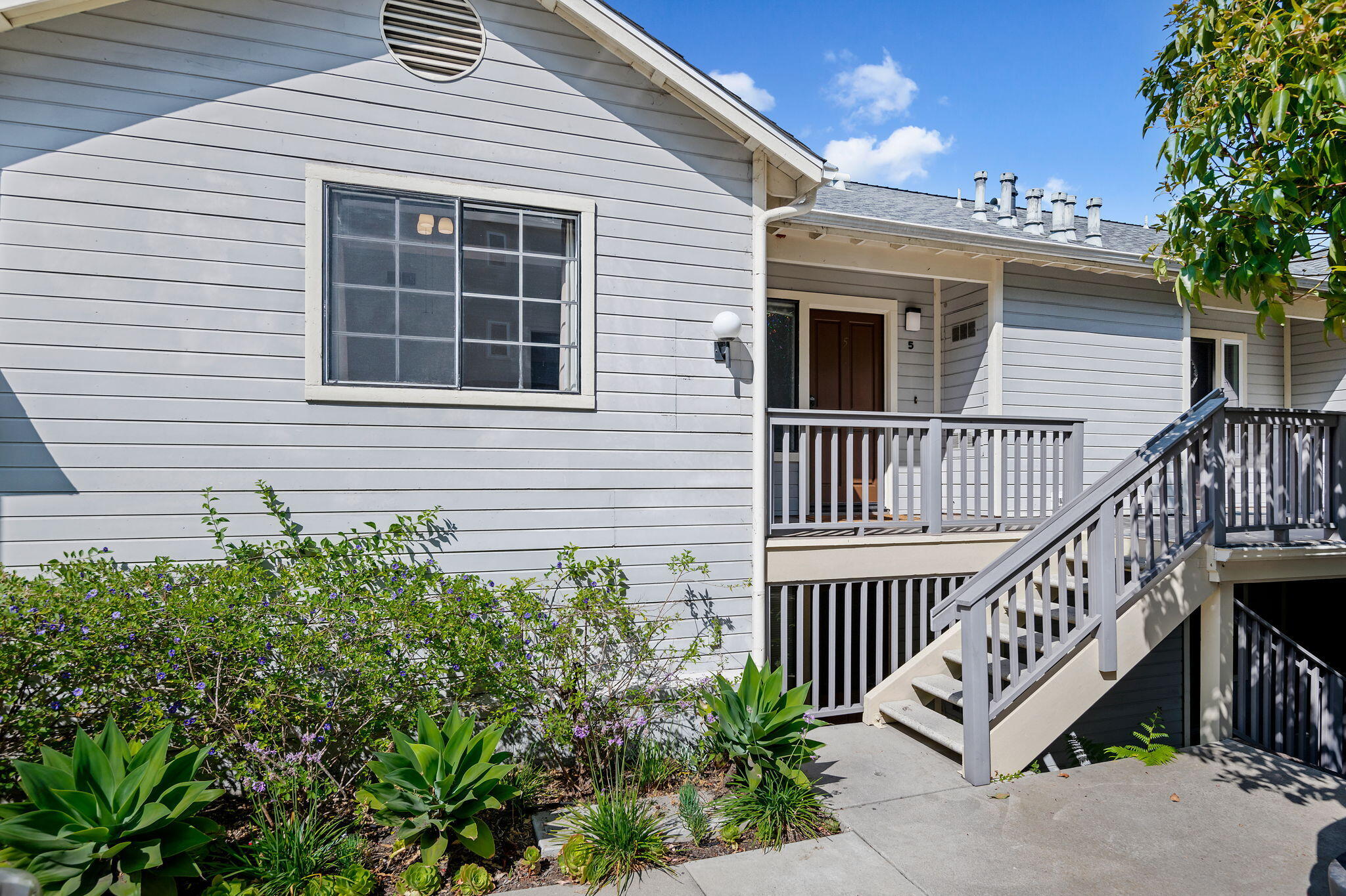 325 Ladera Street, 5