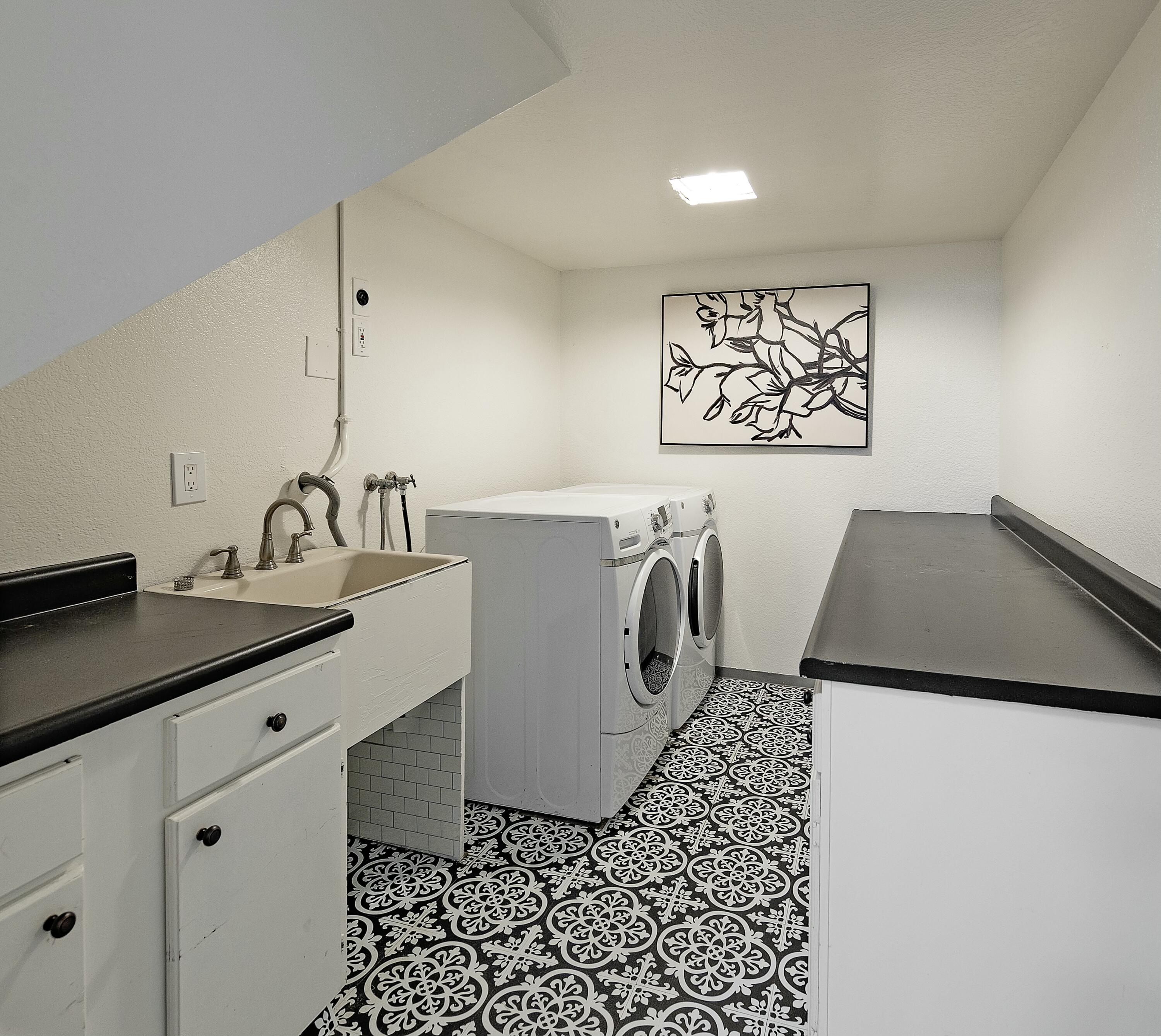 702 E Calle Laureles