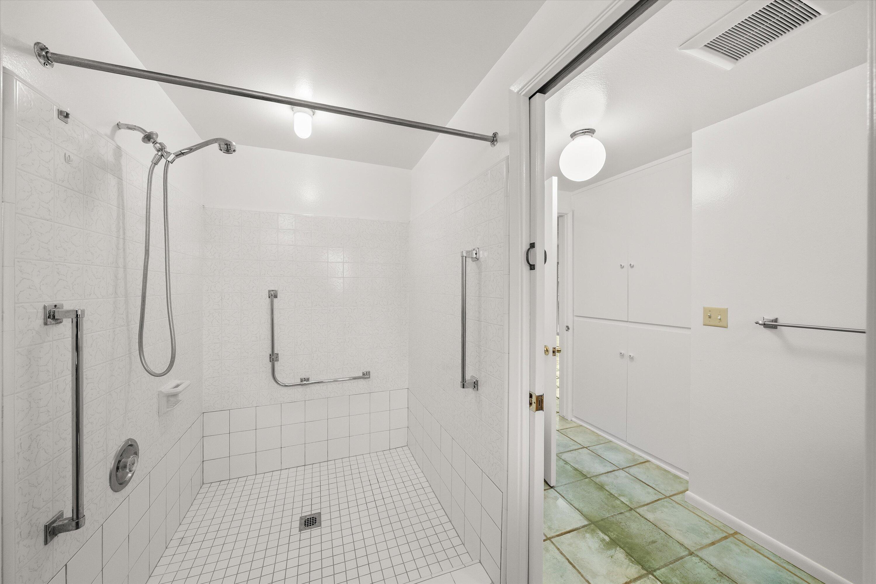 330 Moreton Bay Lane, 2