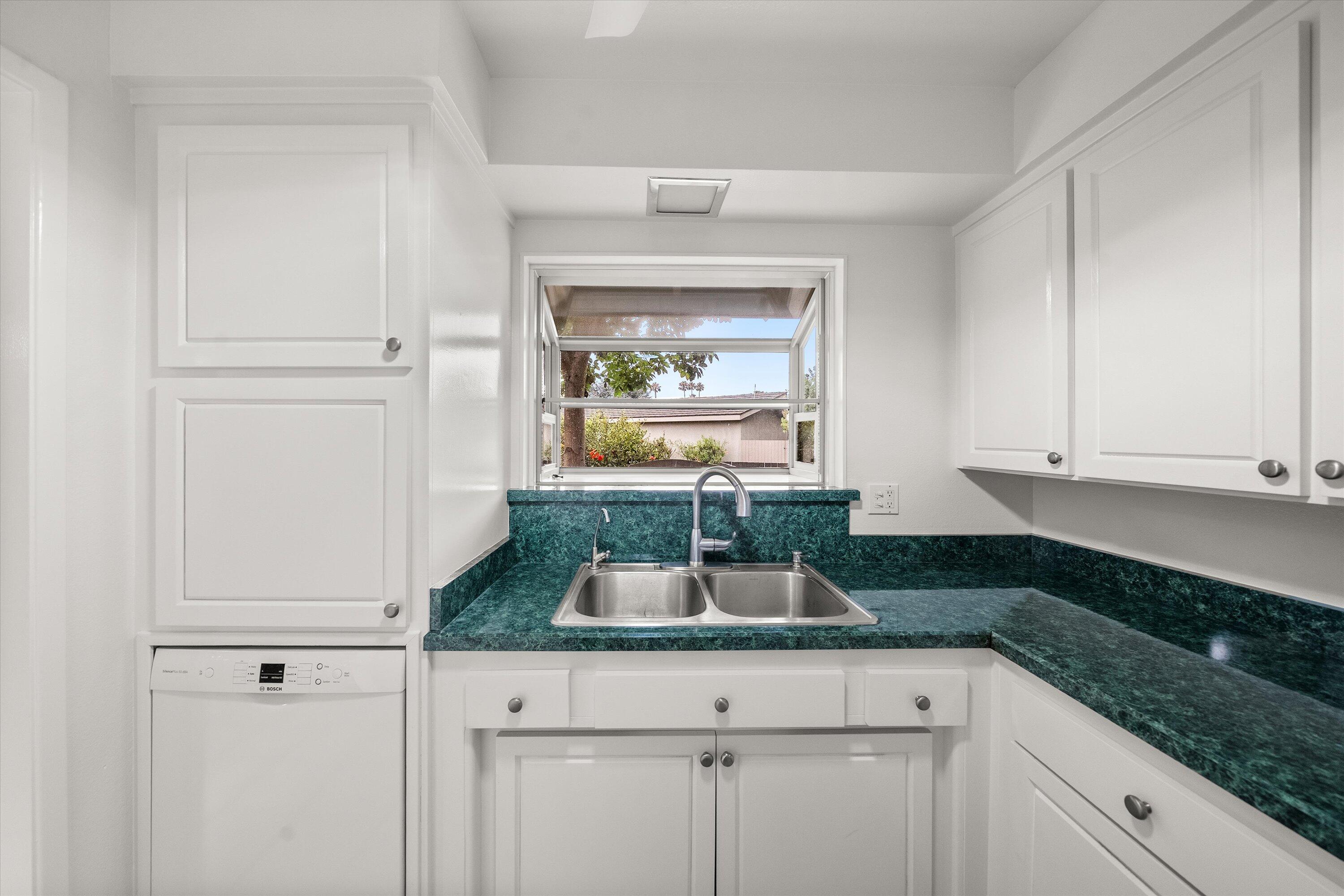 330 Moreton Bay Lane, 2