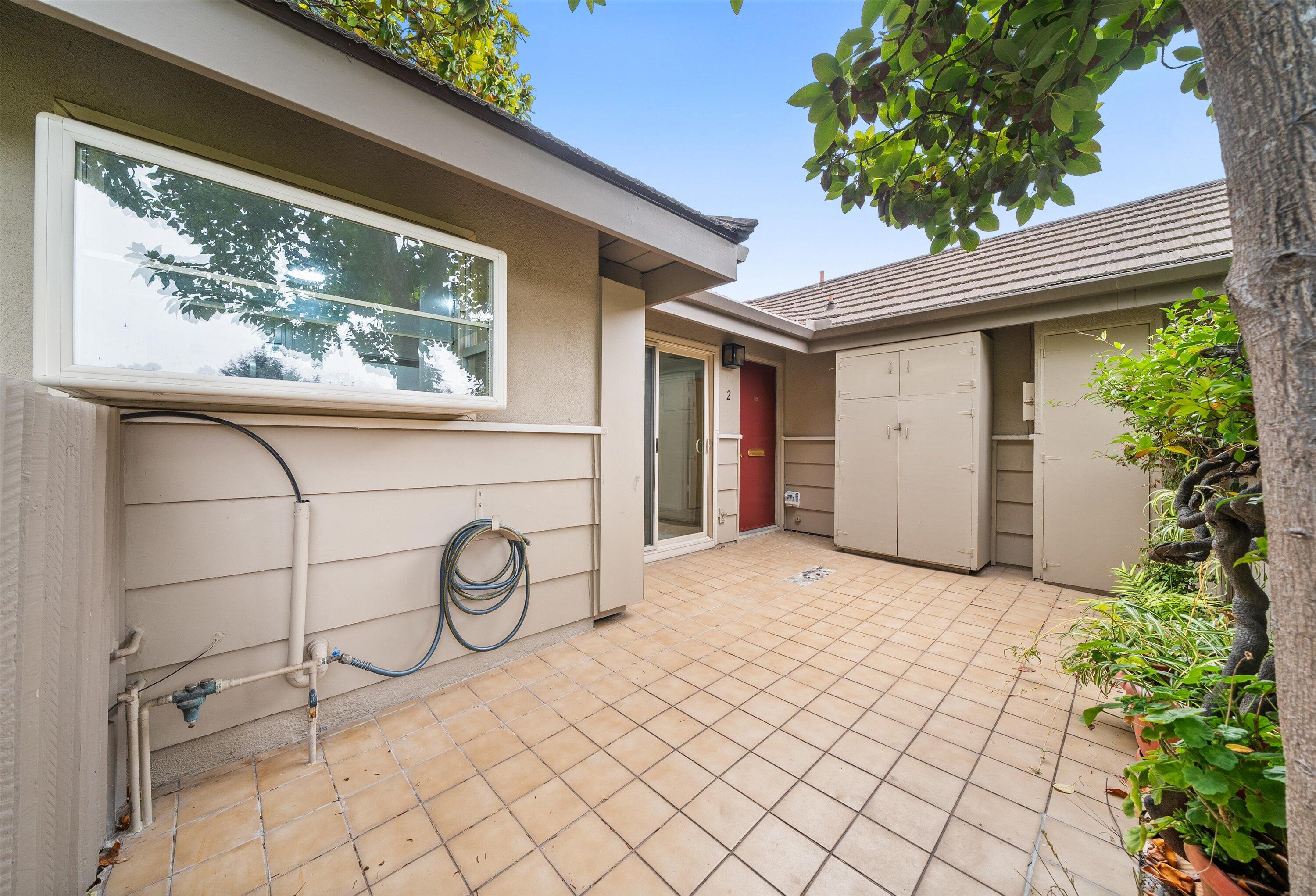 330 Moreton Bay Lane, 2