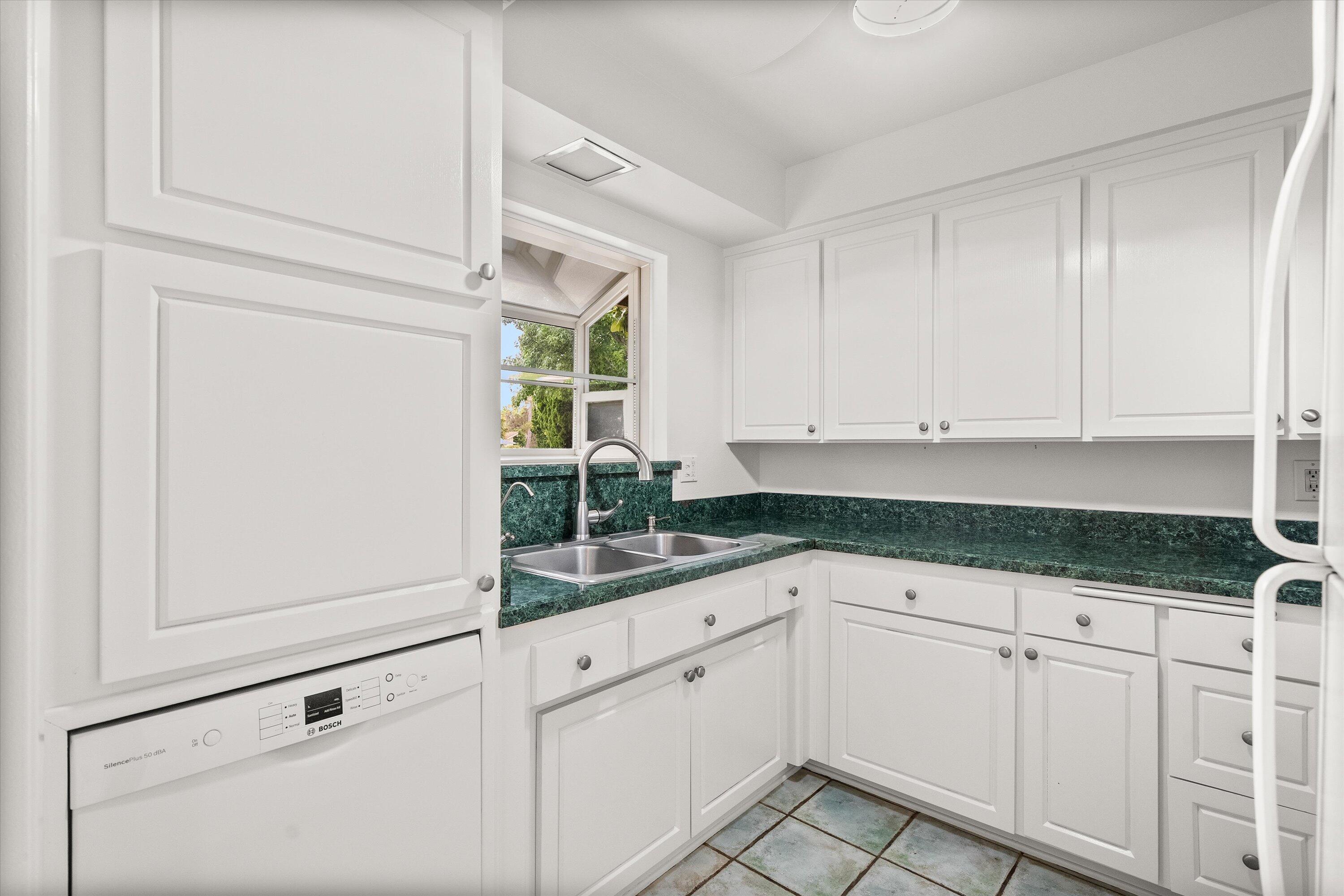 330 Moreton Bay Lane, 2