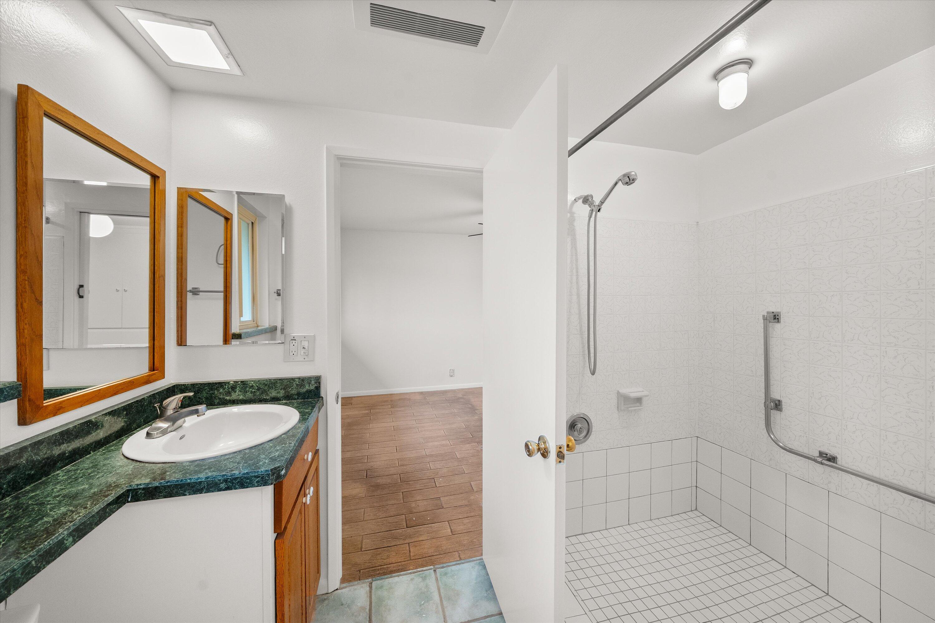 330 Moreton Bay Lane, 2