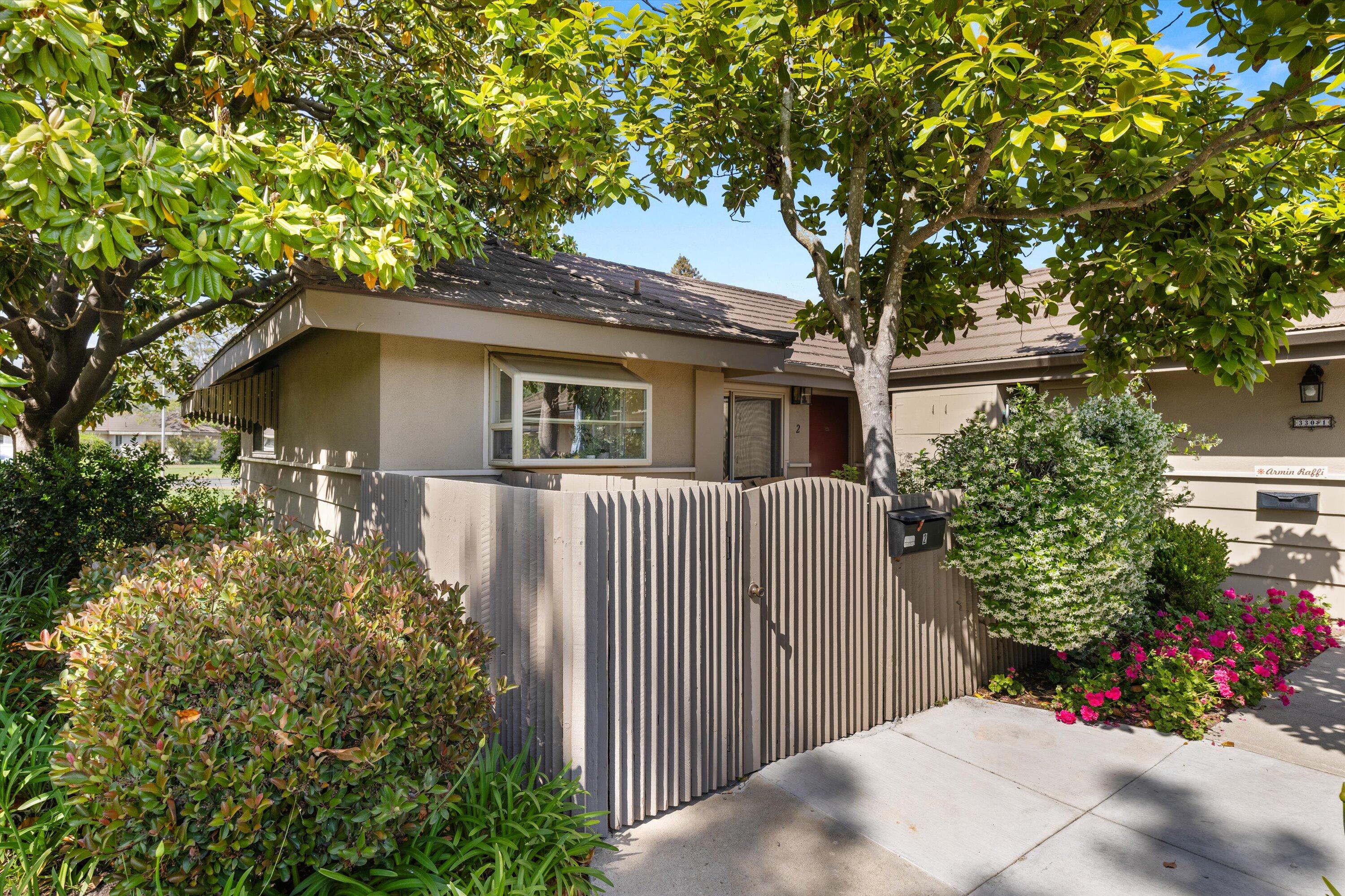 330 Moreton Bay Lane, 2