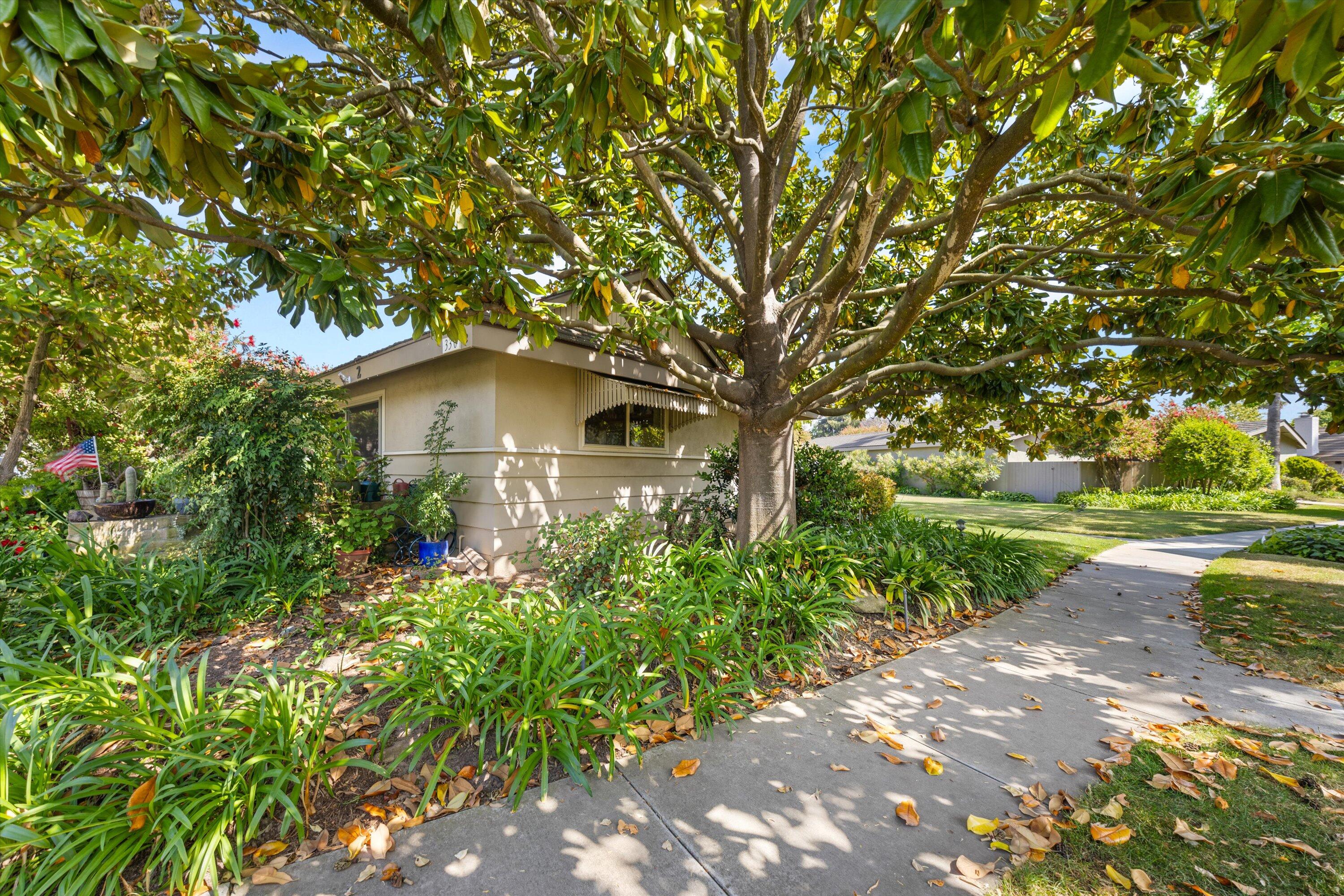 330 Moreton Bay Lane, 2