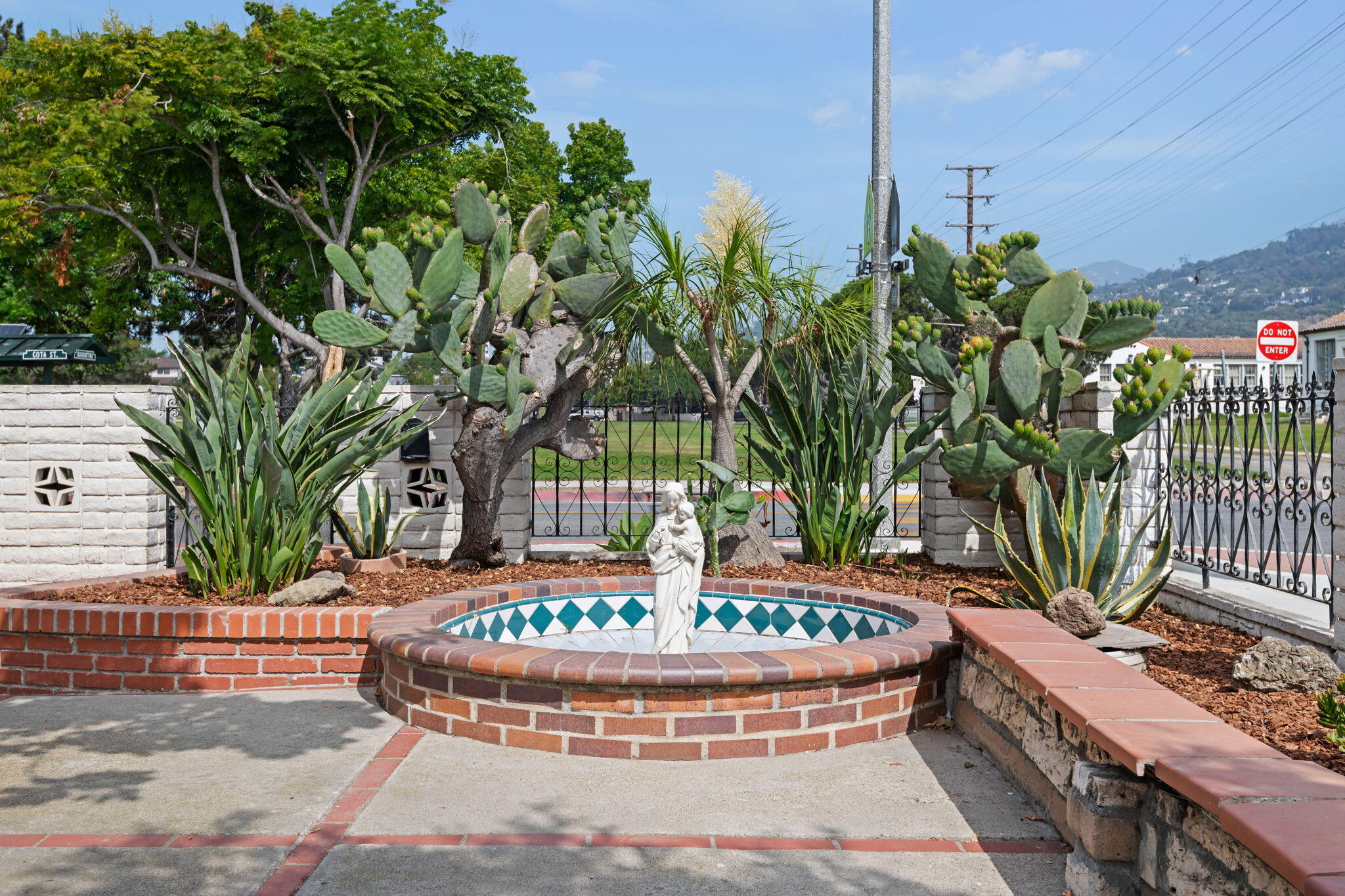 535 N Quarantina Street