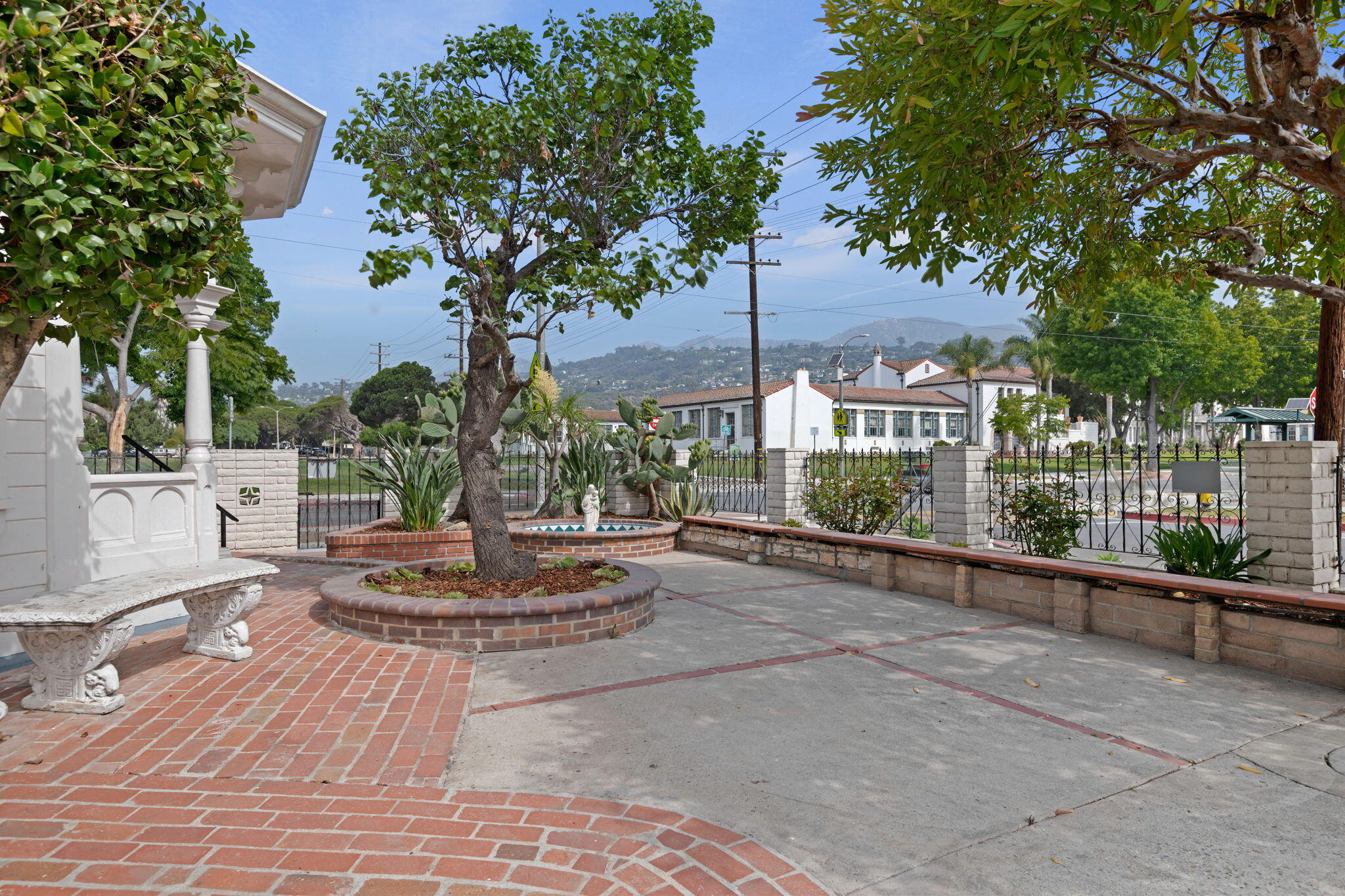 535 N Quarantina Street