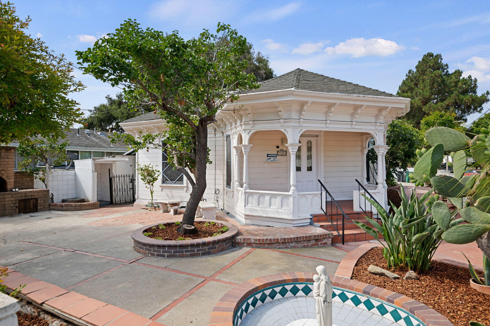 535 N Quarantina Street