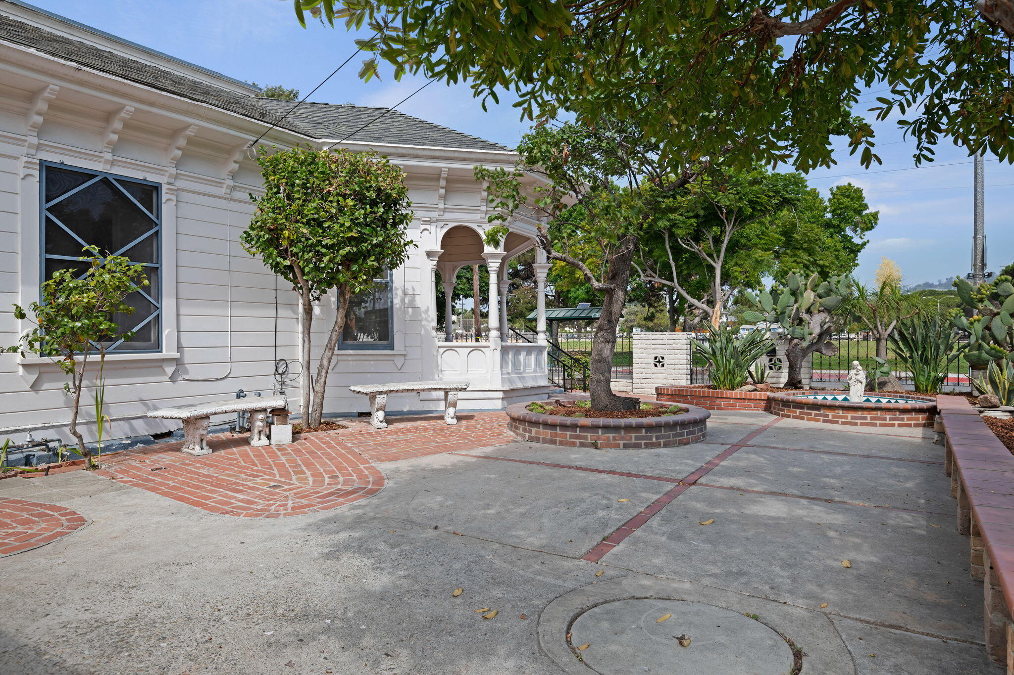 535 N Quarantina Street