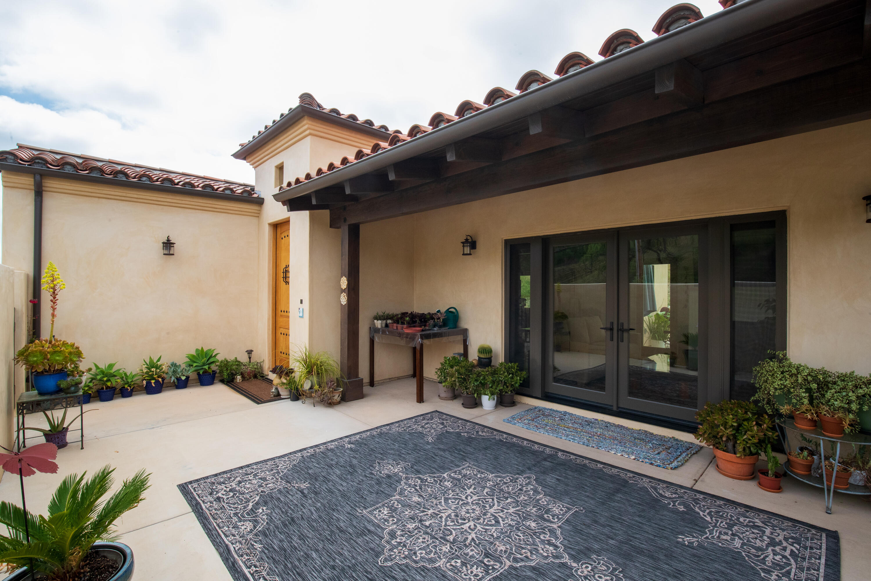 2875 Calzada Avenue