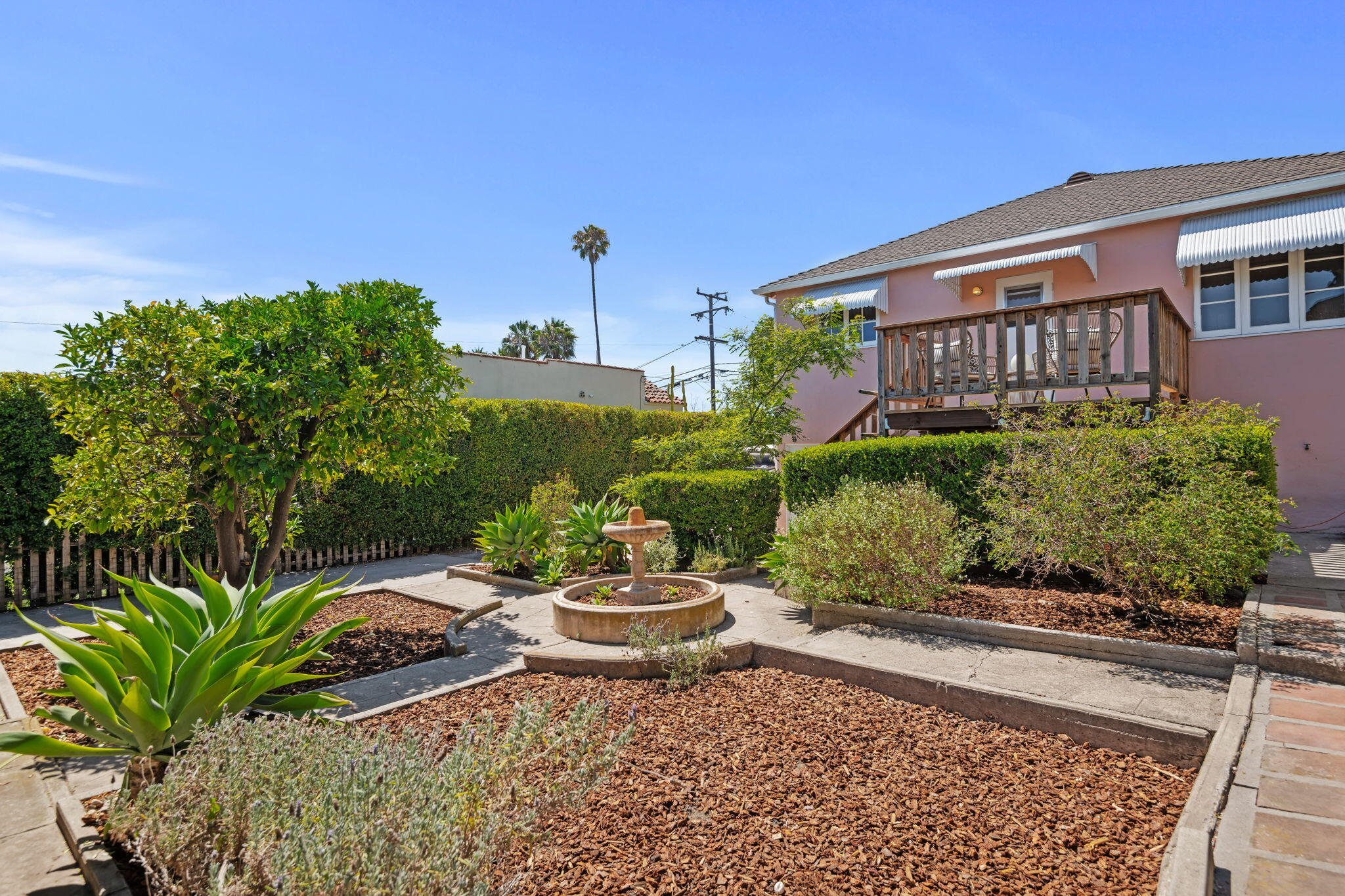 1302 E Cota Street