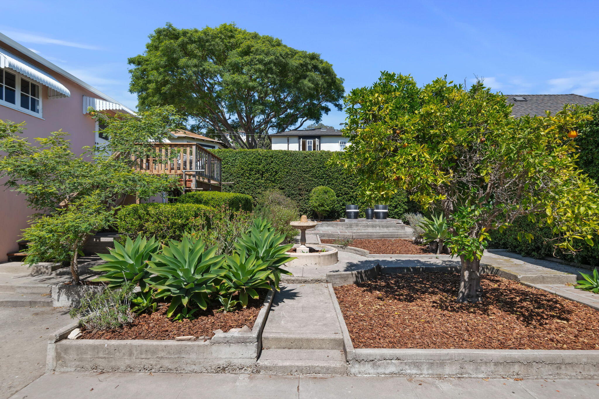 1302 E Cota Street