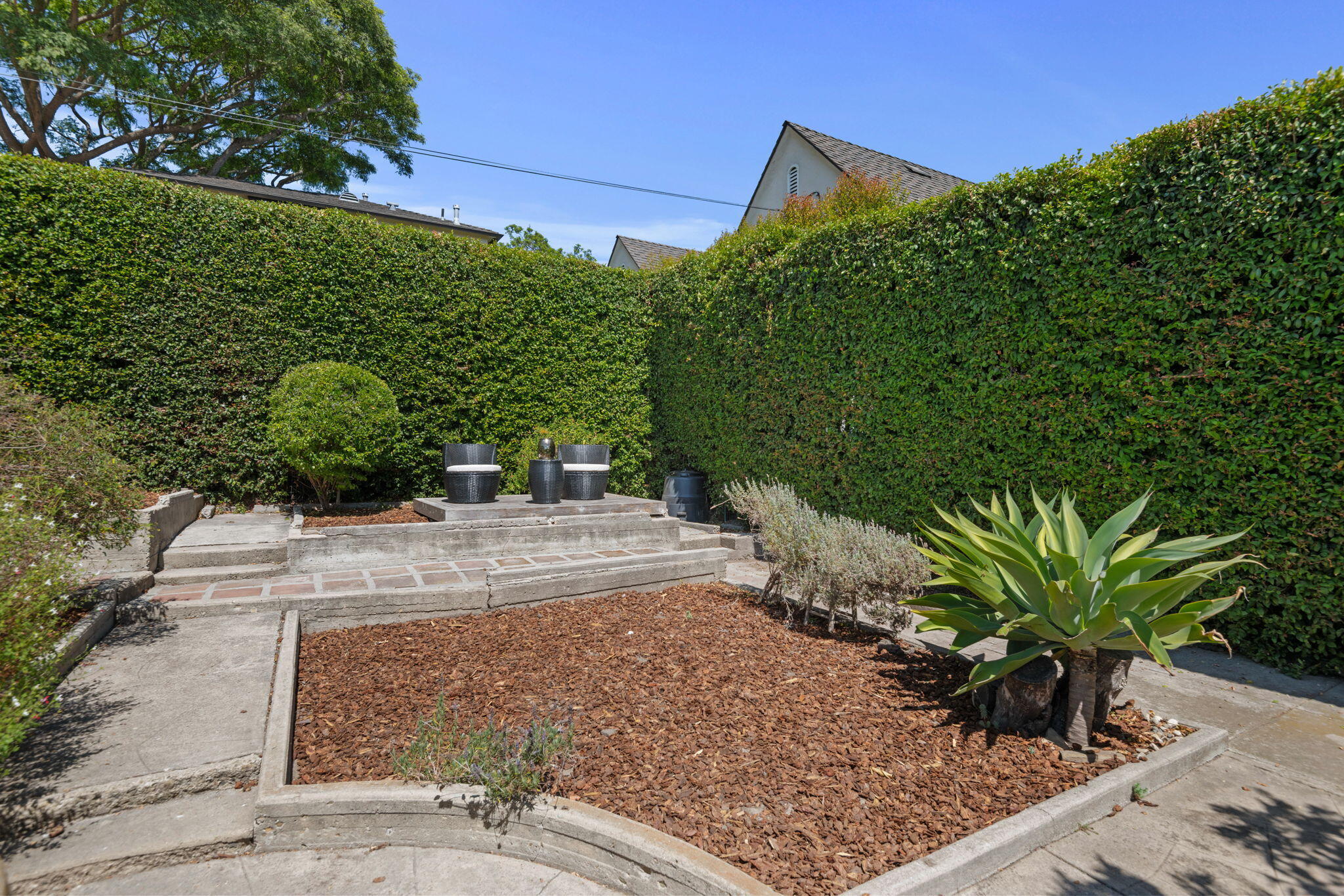 1302 E Cota Street