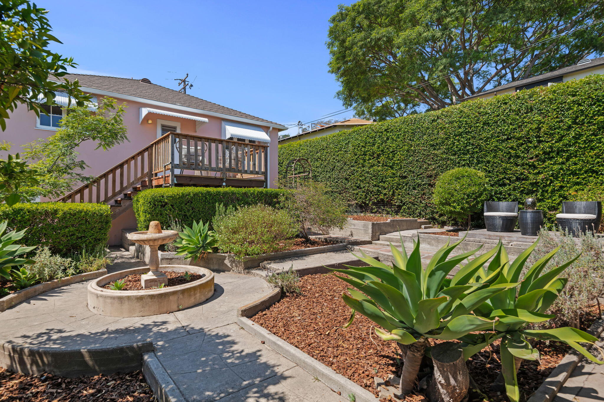 1302 E Cota Street