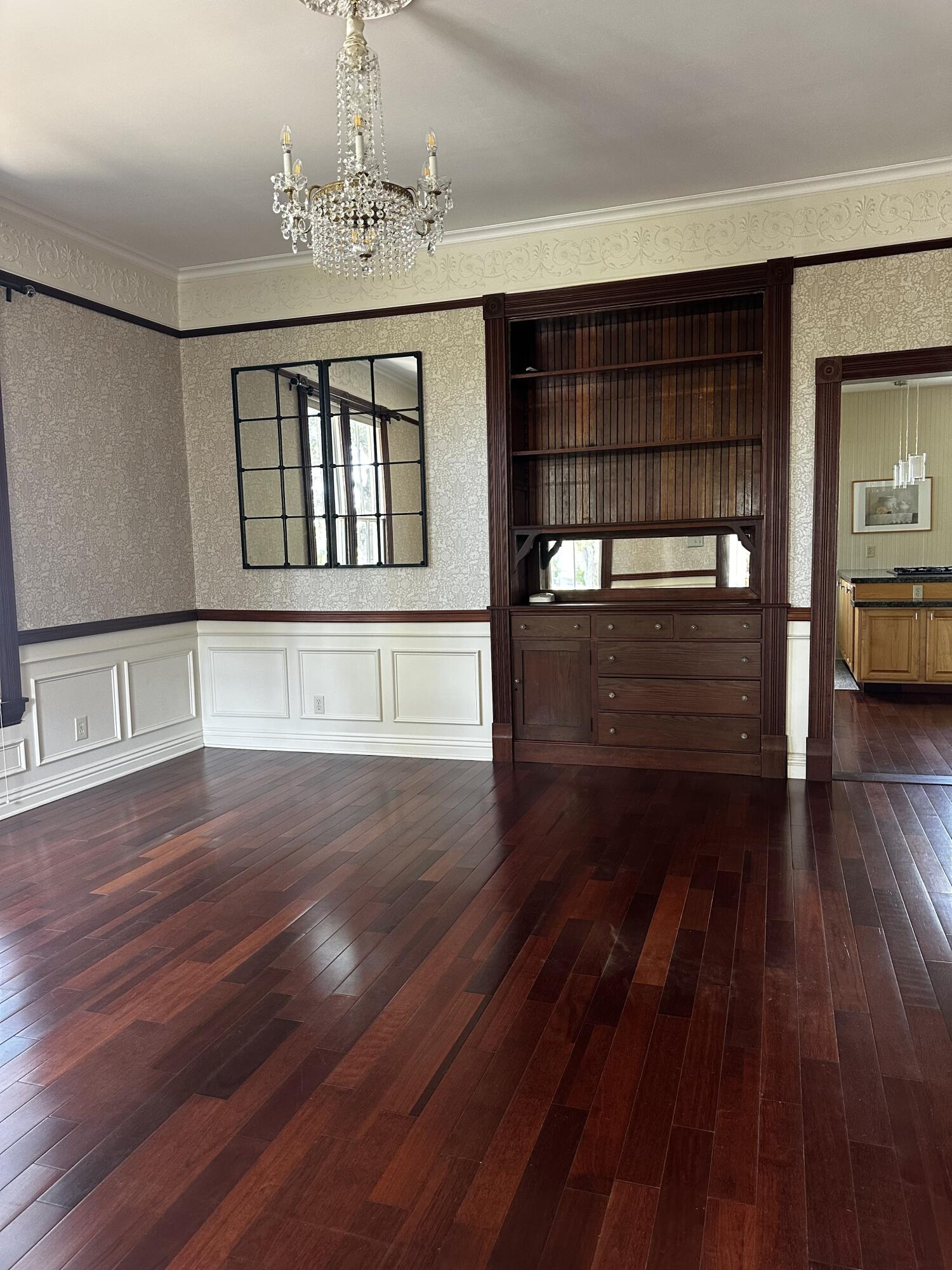 1035 E De La Guerra Street