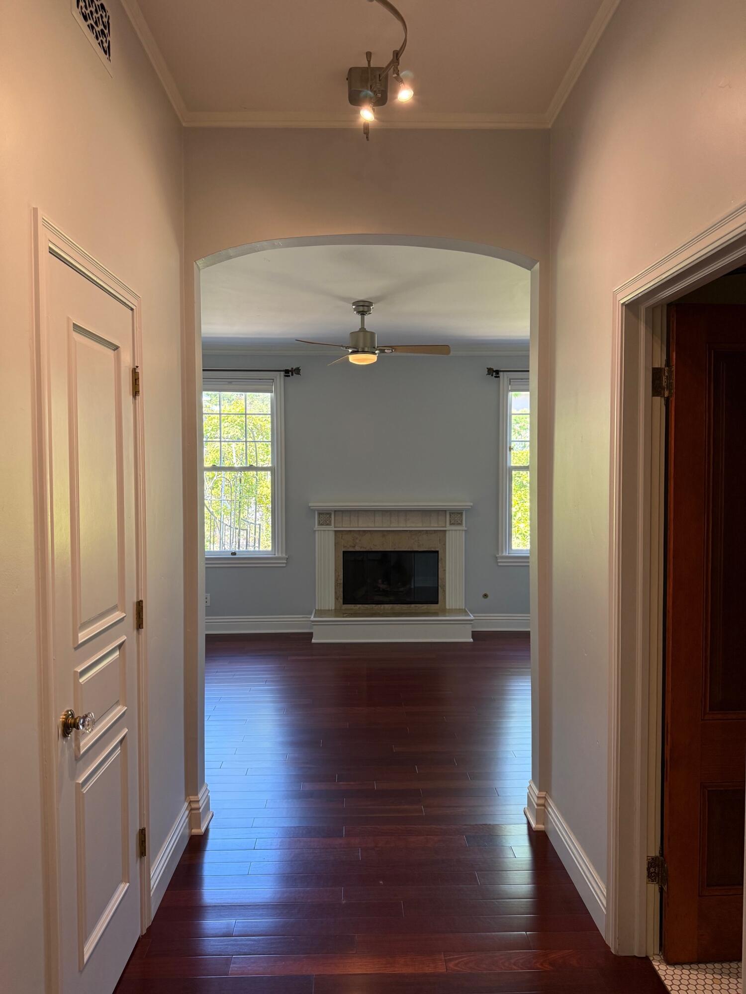 1035 E De La Guerra Street