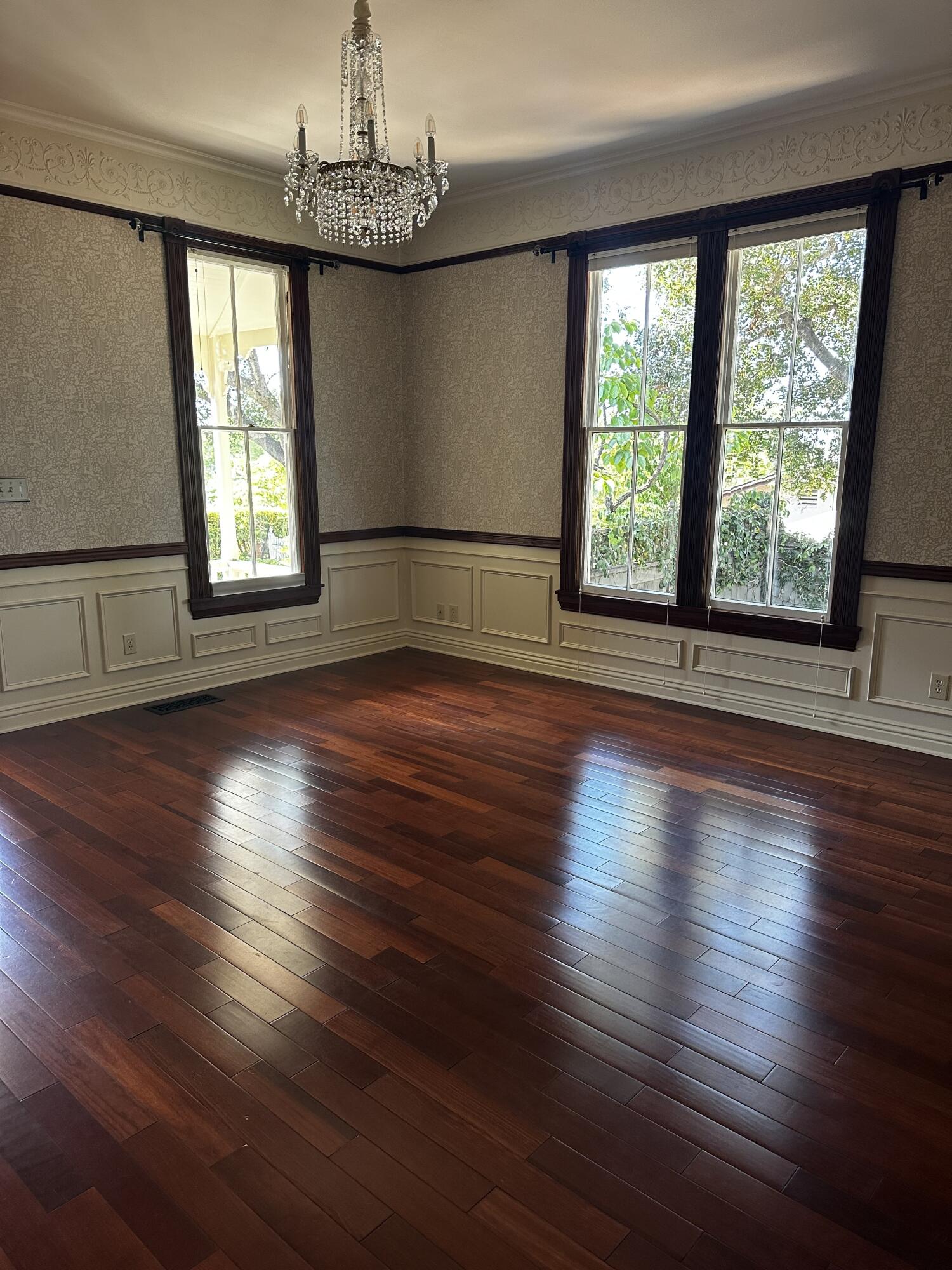 1035 E De La Guerra Street