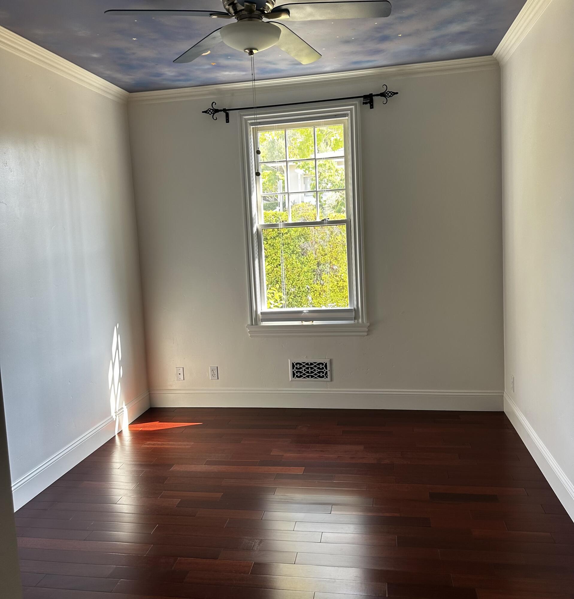 1035 E De La Guerra Street