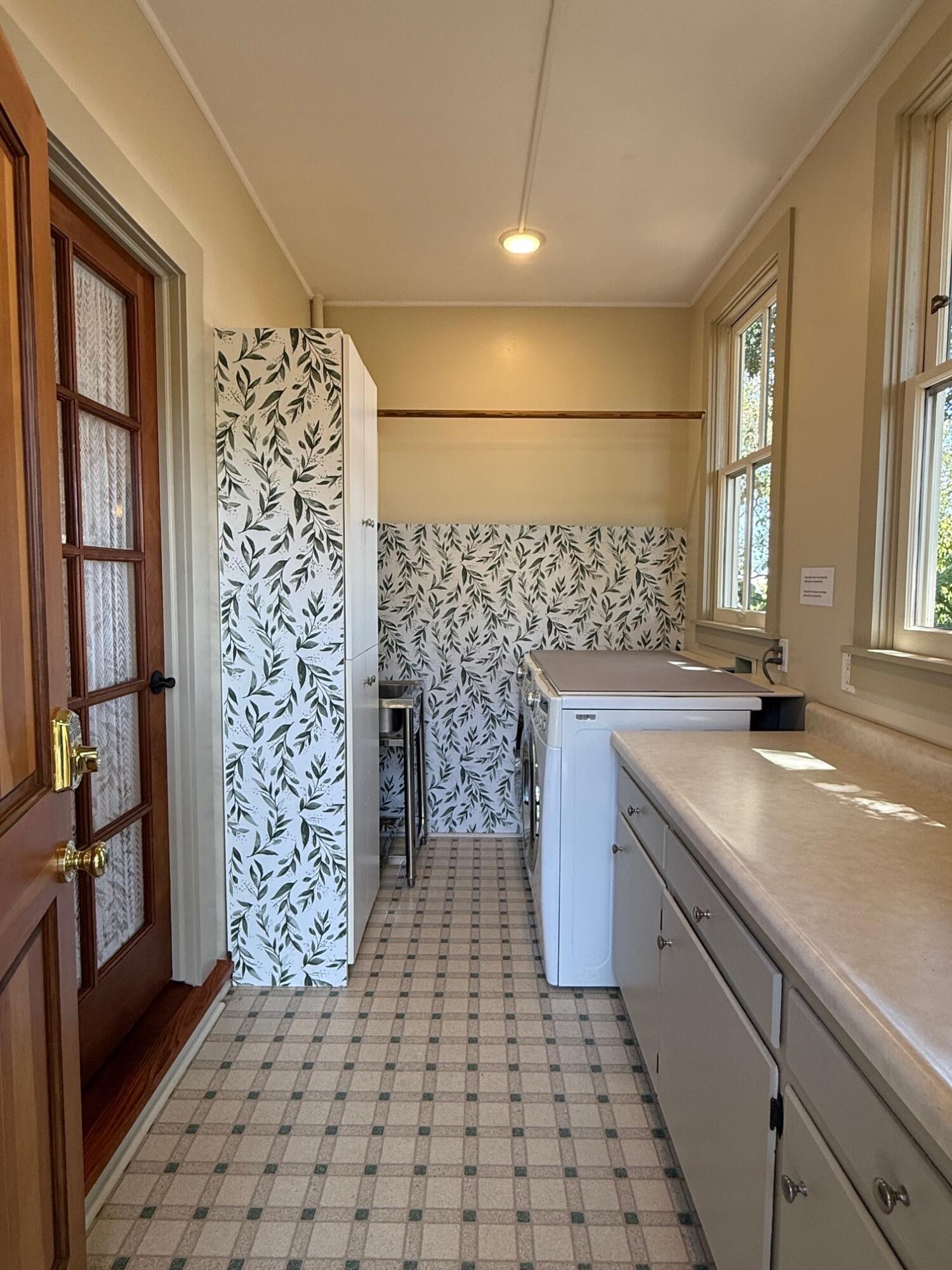 1035 E De La Guerra Street