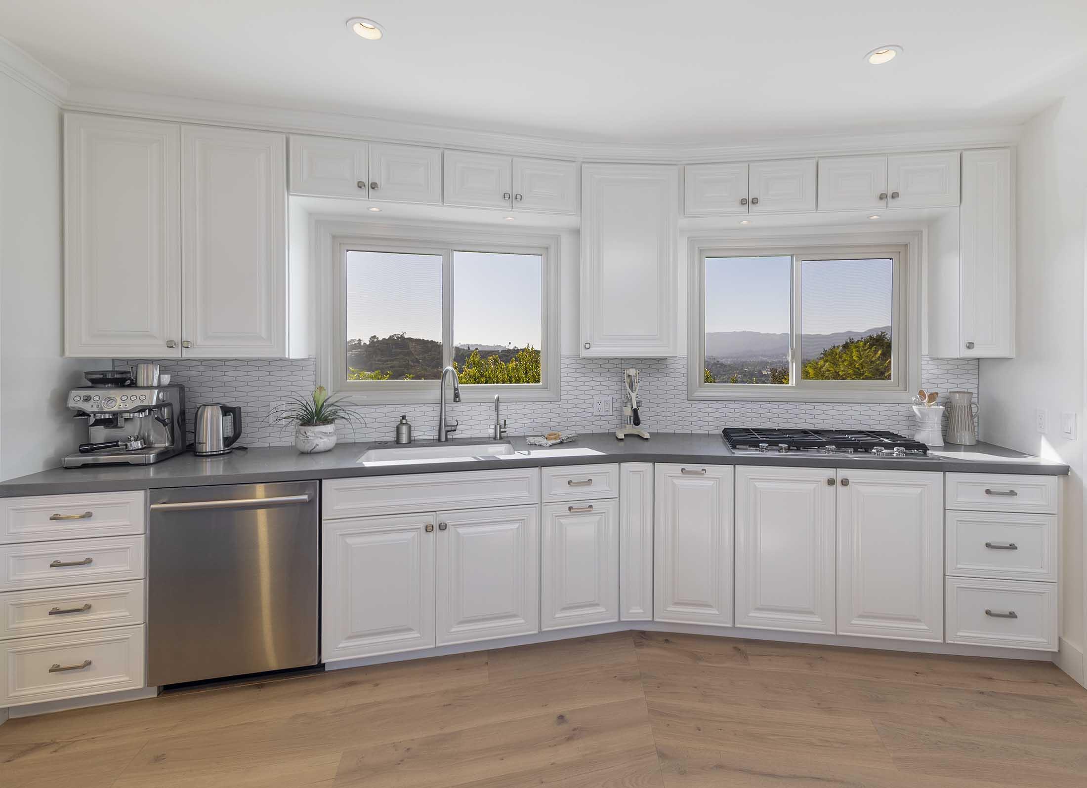 860 Miramonte Drive