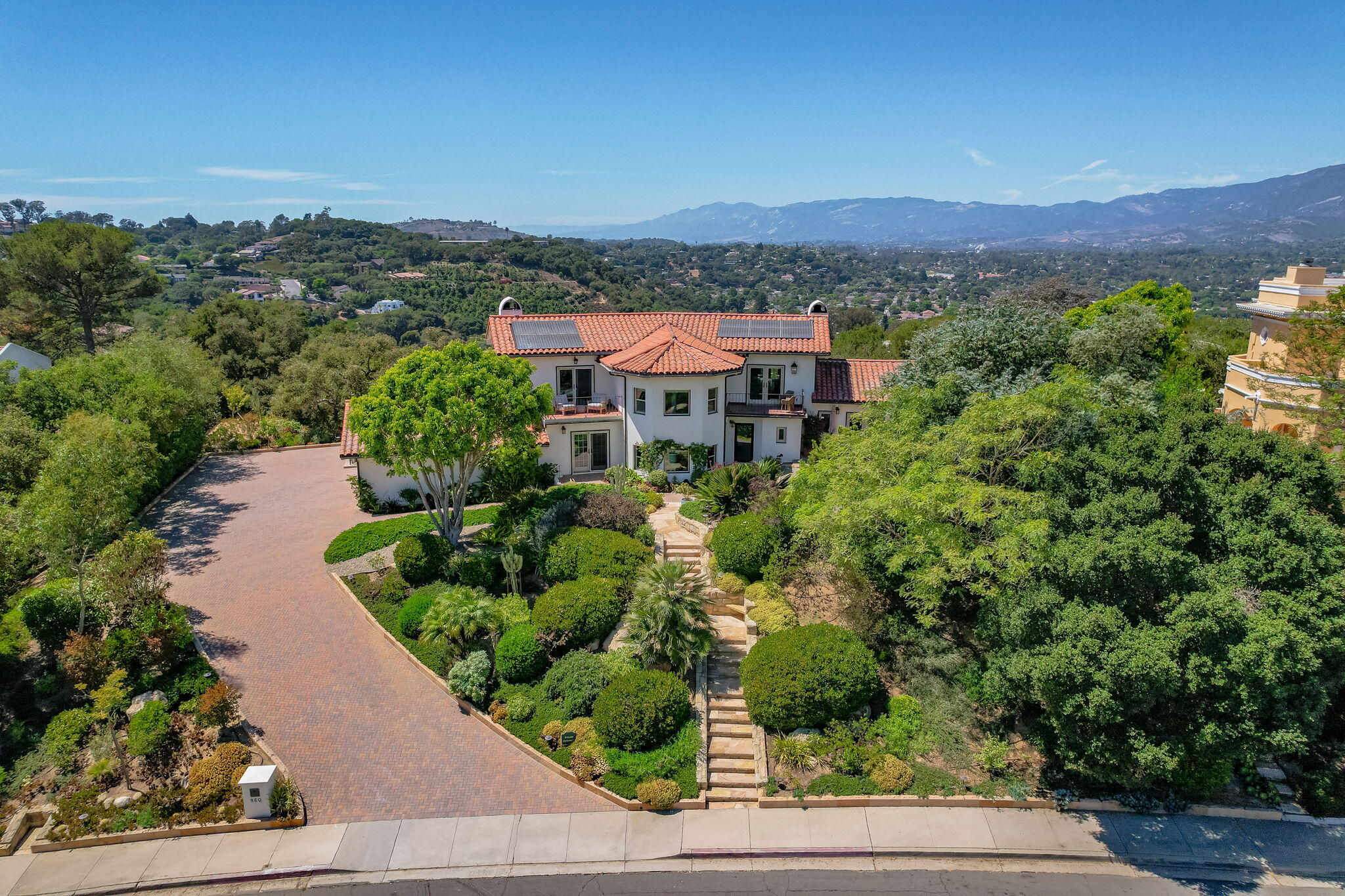 860 Miramonte Drive