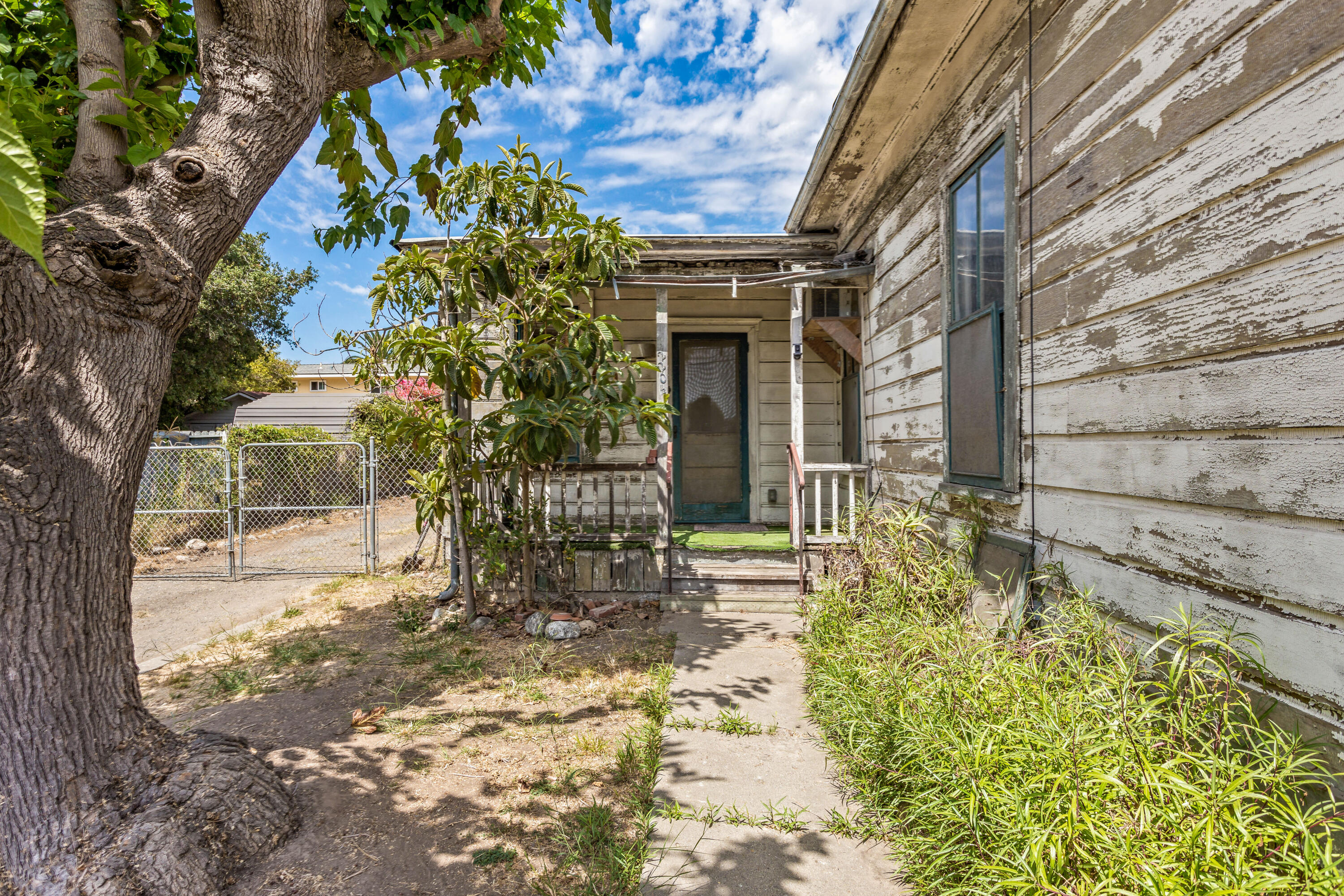 220 W Figueroa Street