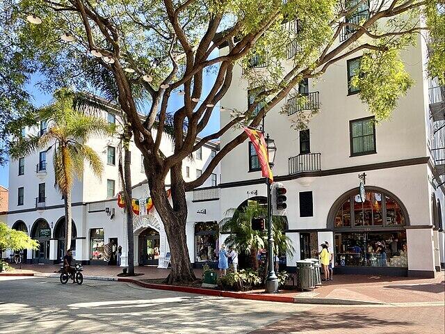 1815 Bath Street, 4