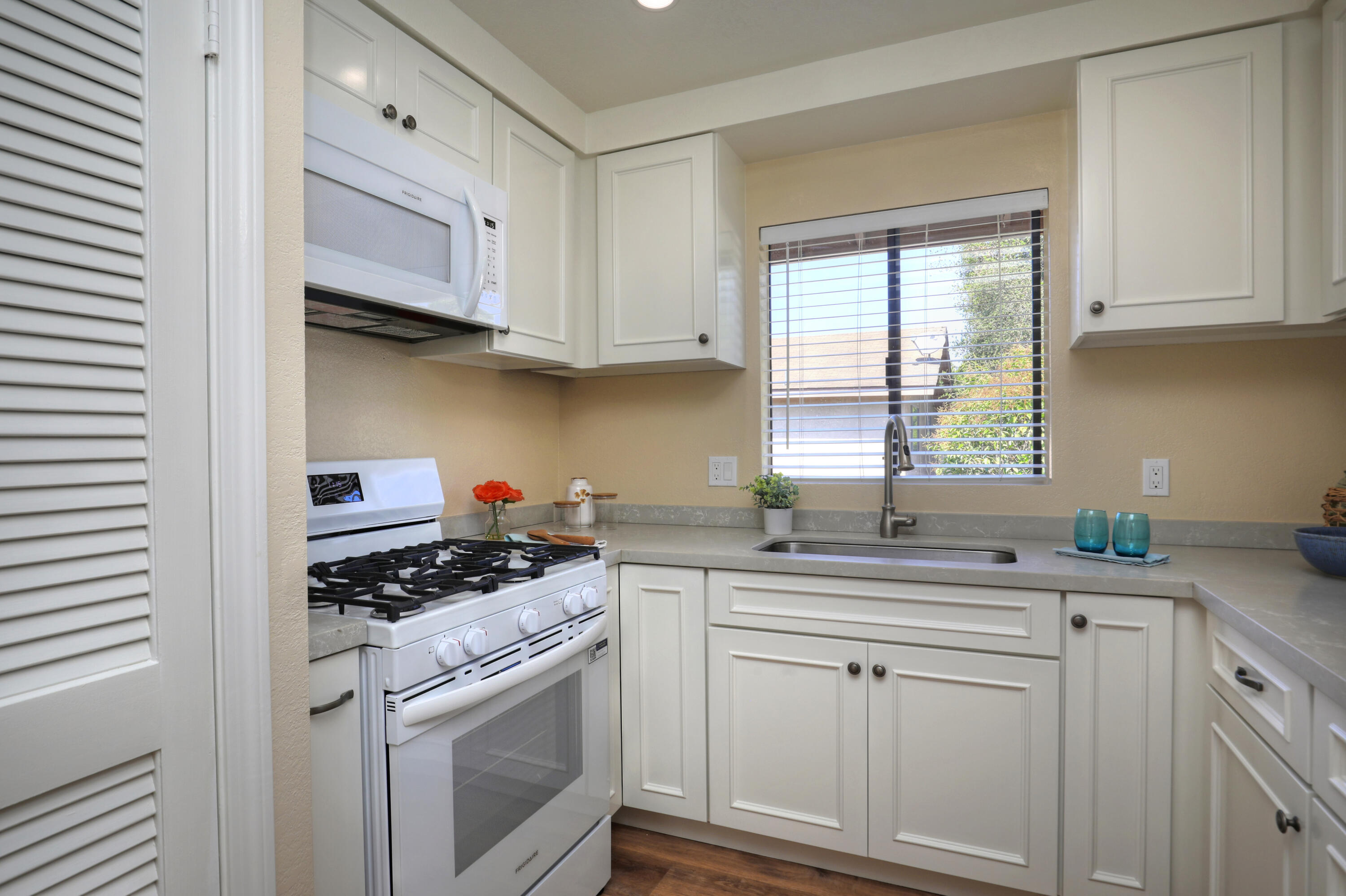 1815 Bath Street, 4