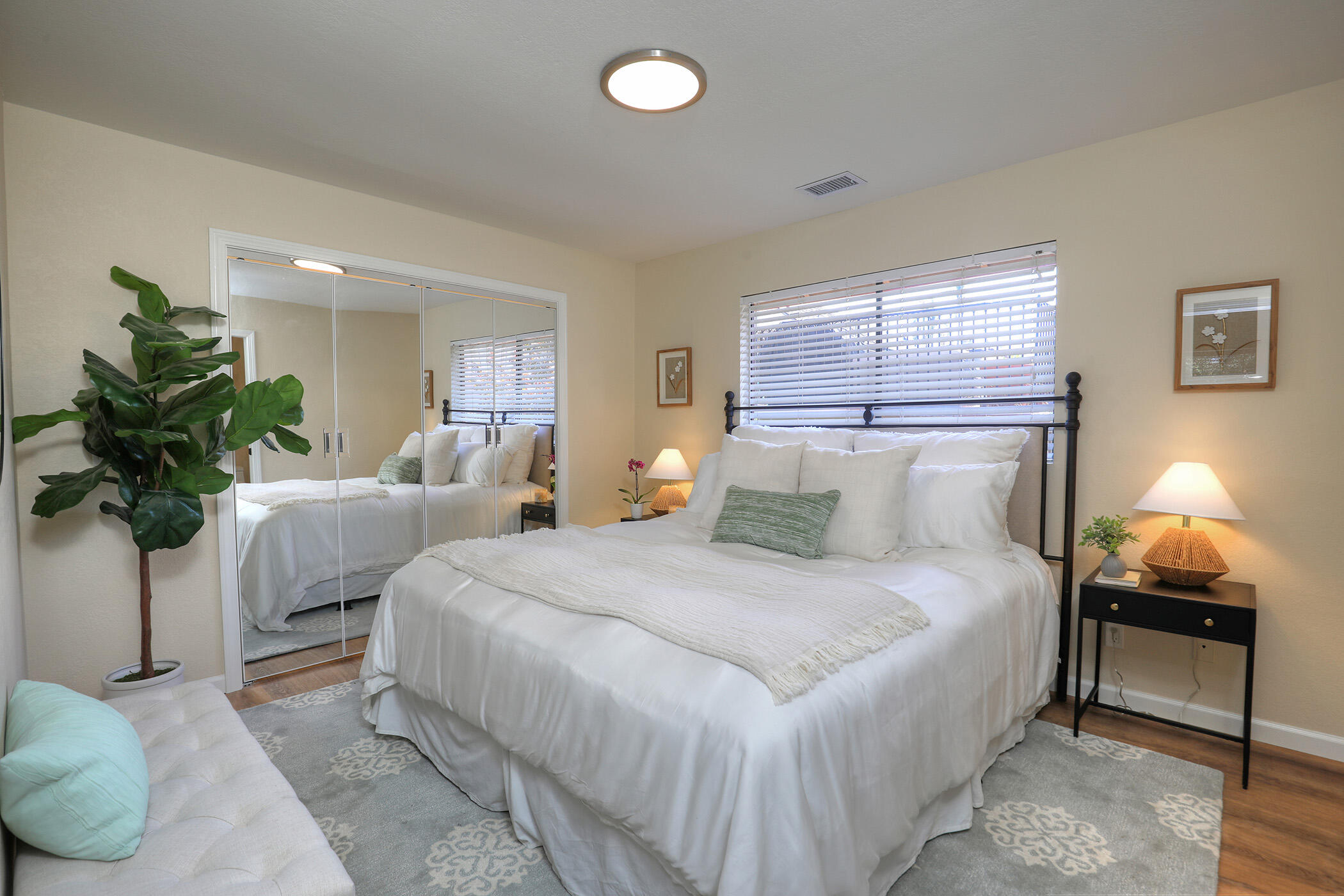 1815 Bath Street, 4