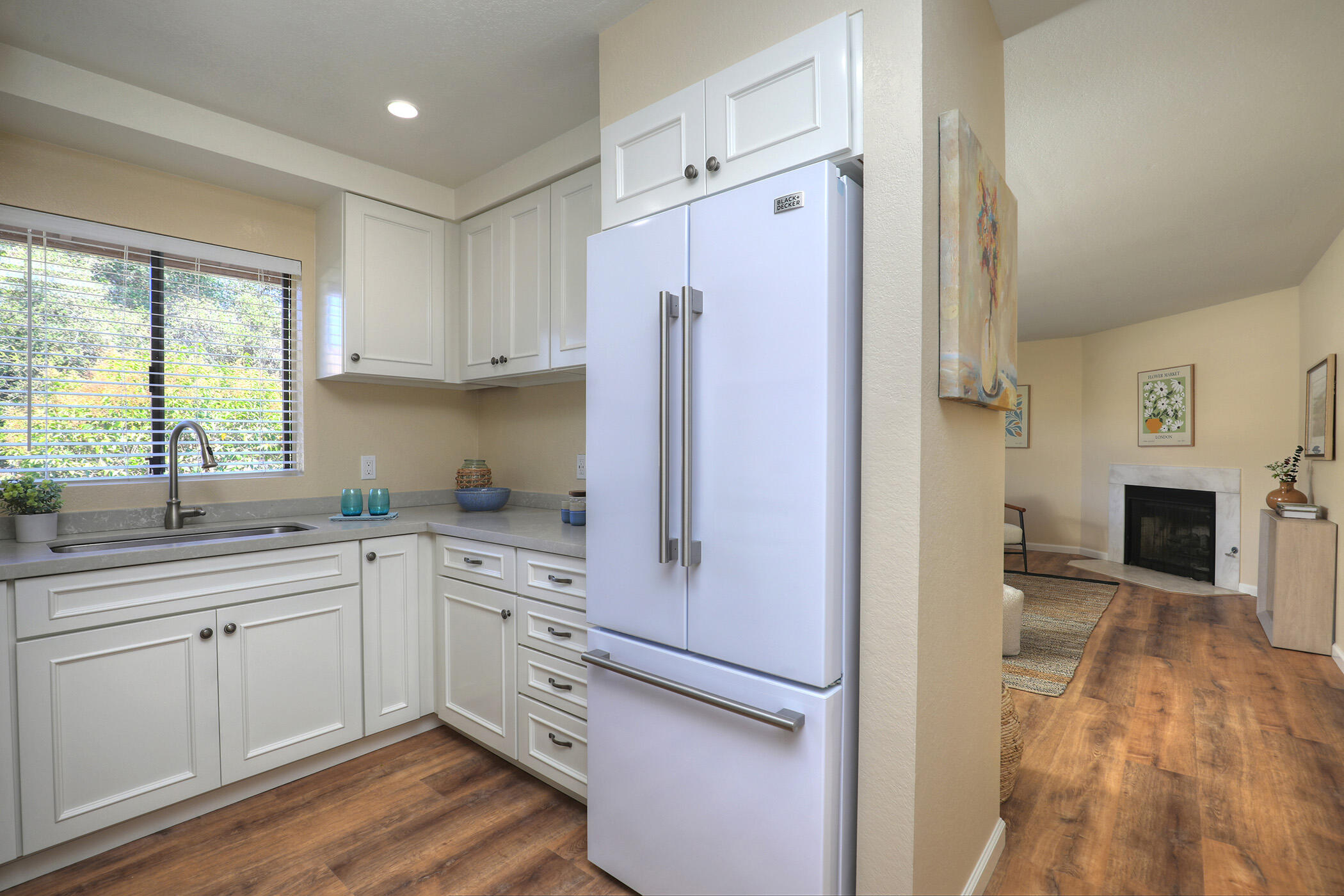 1815 Bath Street, 4