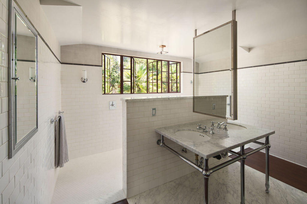 346 Hot Springs Road, East