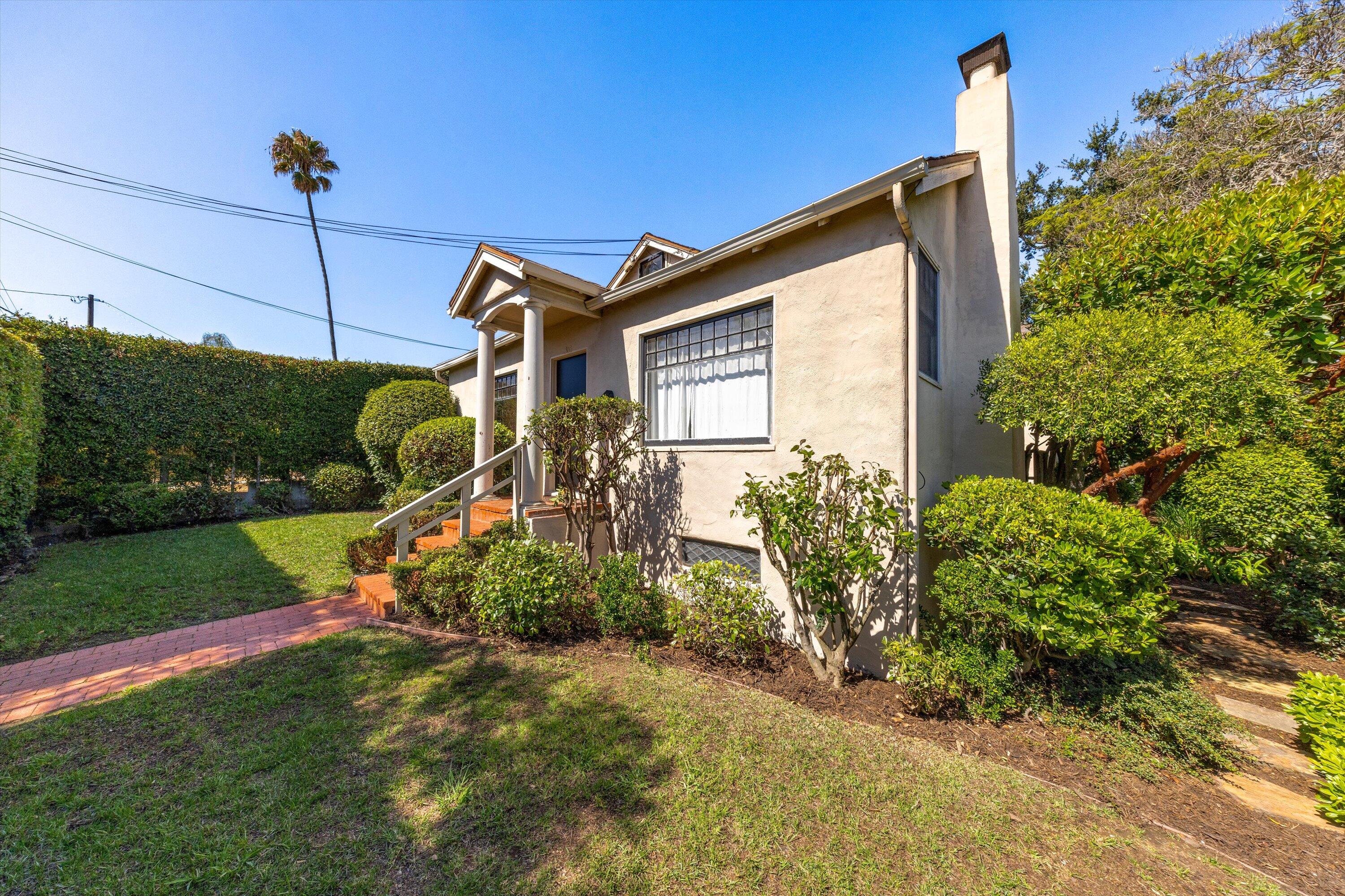 302 N Soledad Street