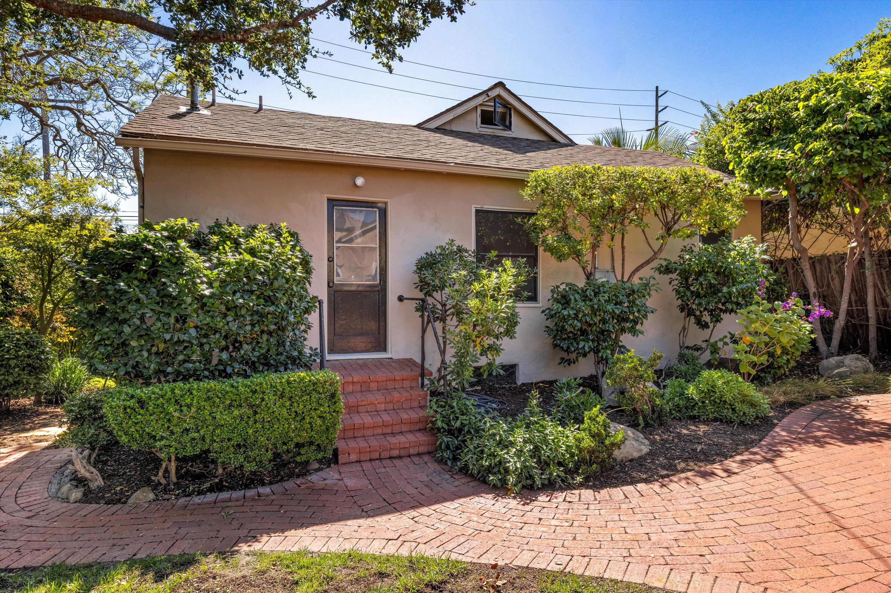 302 N Soledad Street