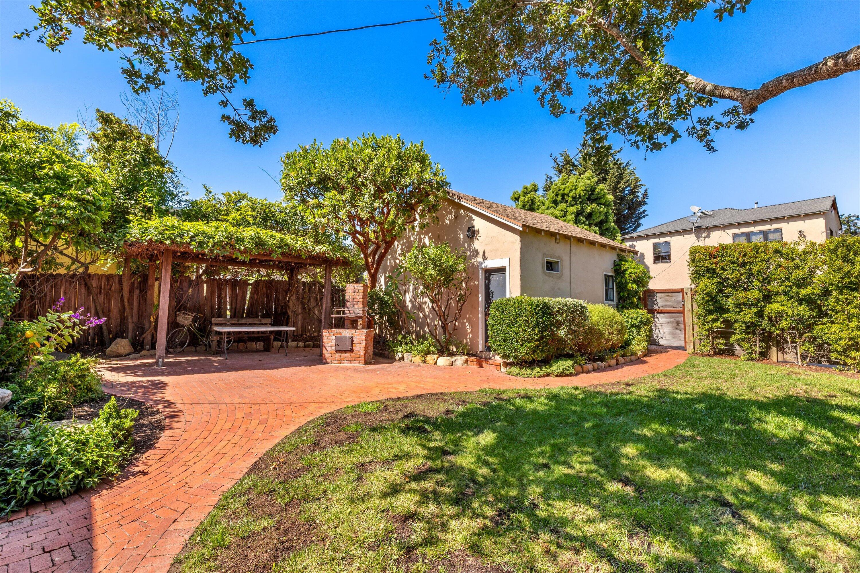 302 N Soledad Street