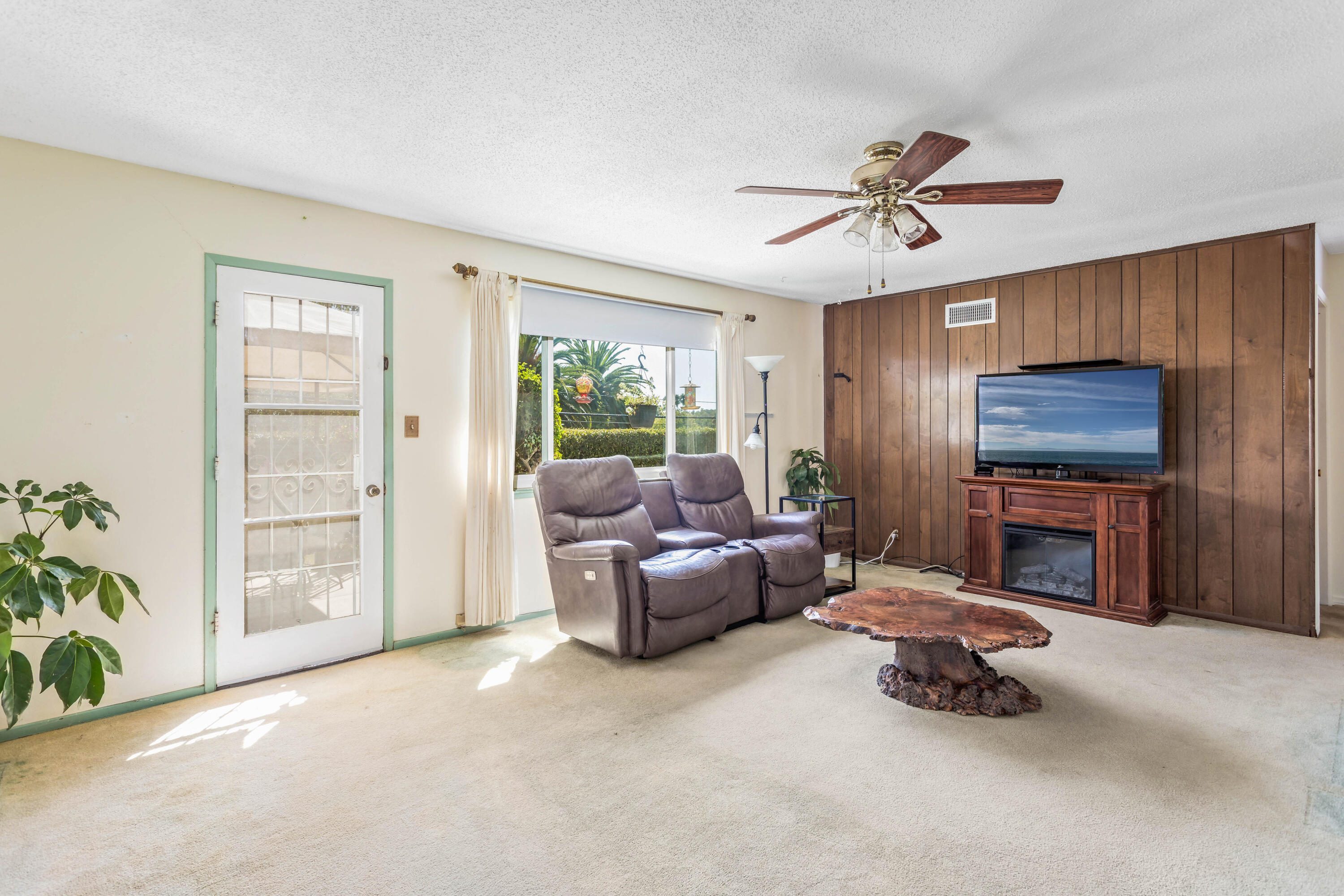 7195 Tuolumne Drive