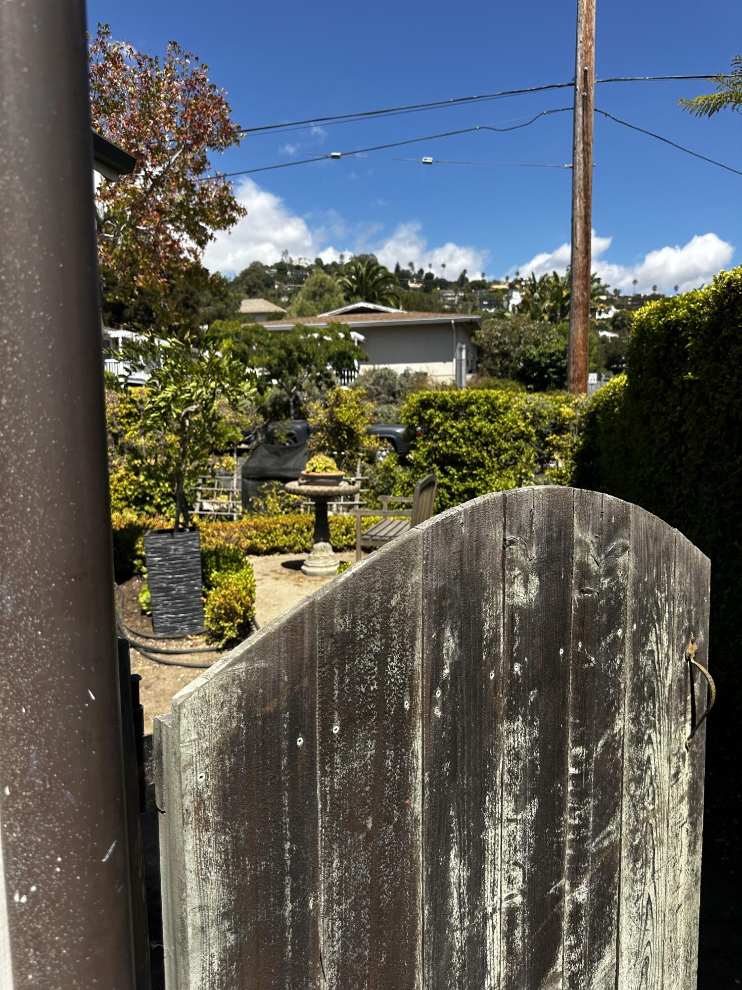 1035 E De La Guerra Street, A