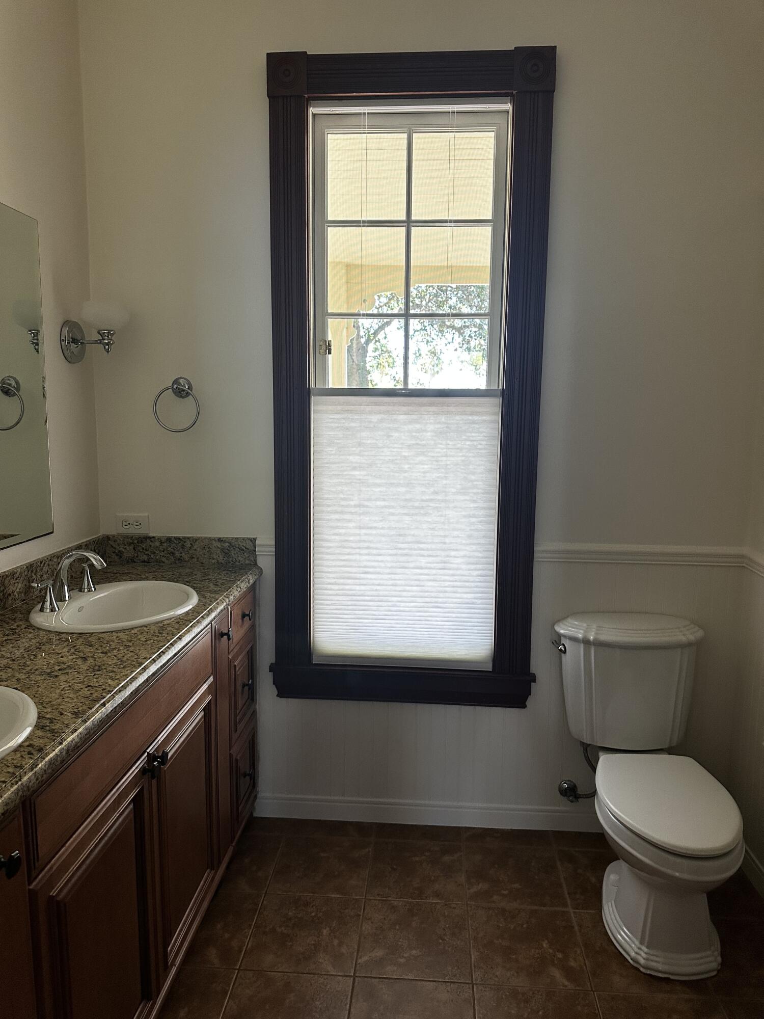 1035 E De La Guerra Street, A