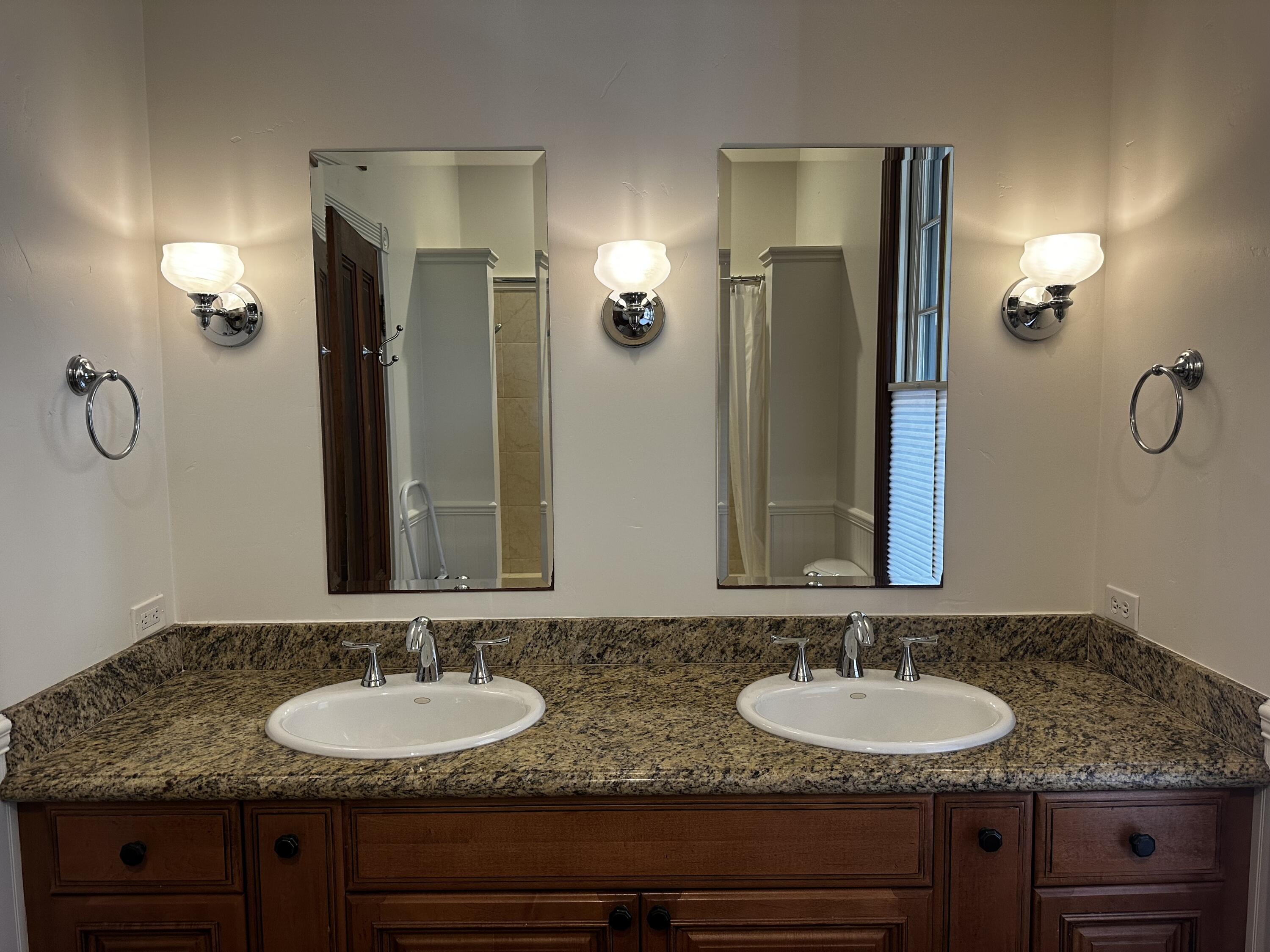 1035 E De La Guerra Street, A