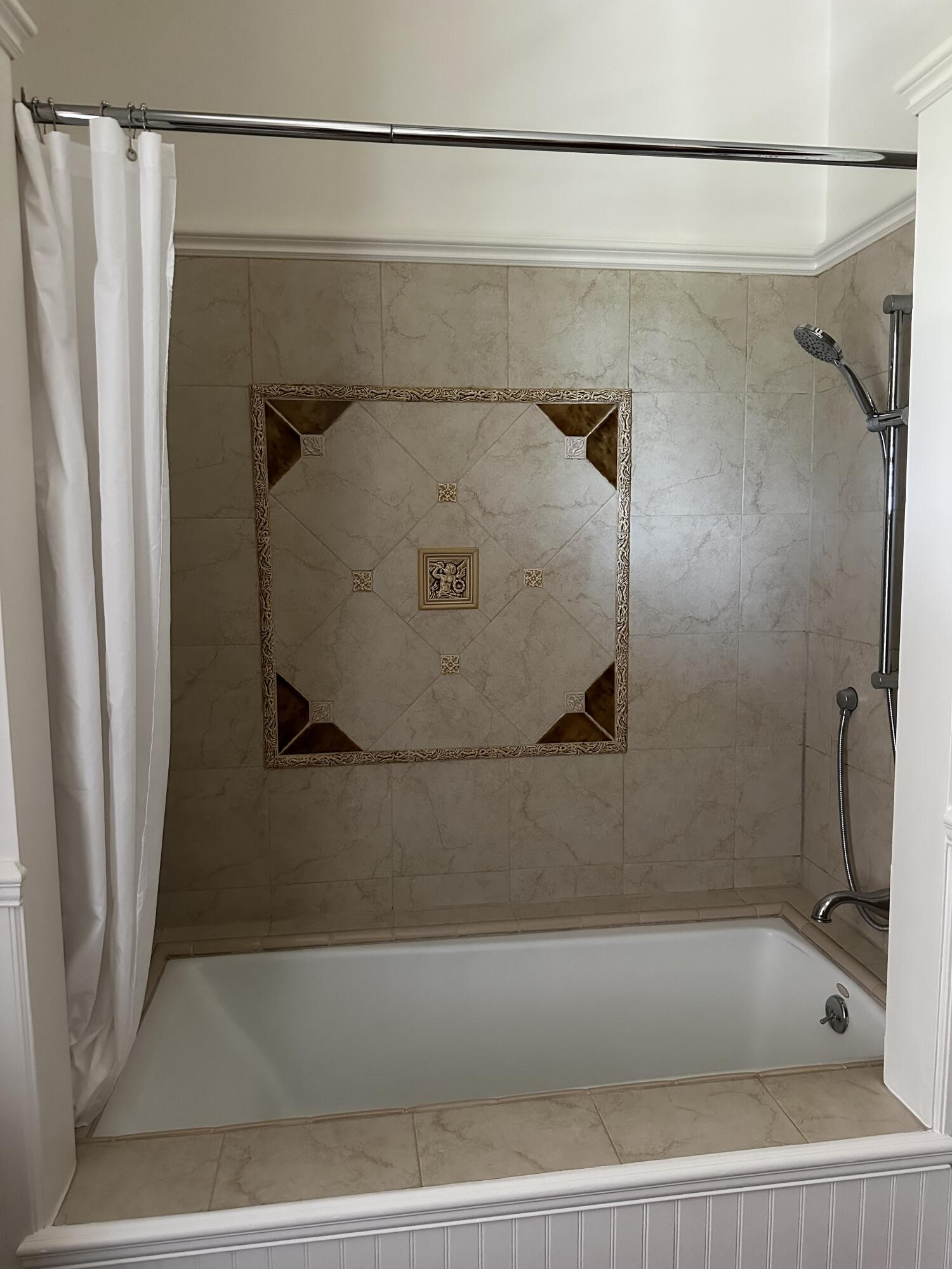 1035 E De La Guerra Street, A