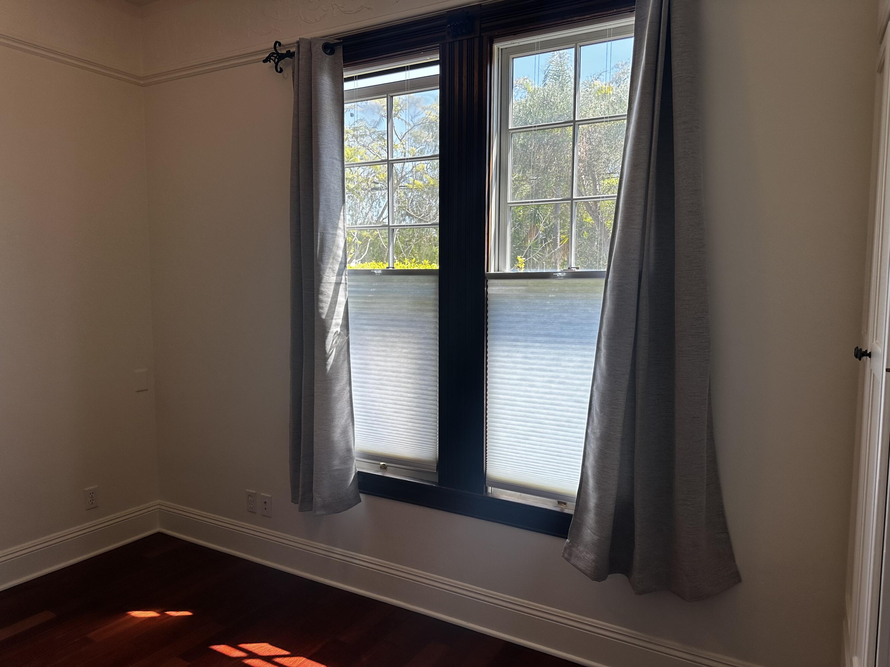 1035 E De La Guerra Street, A