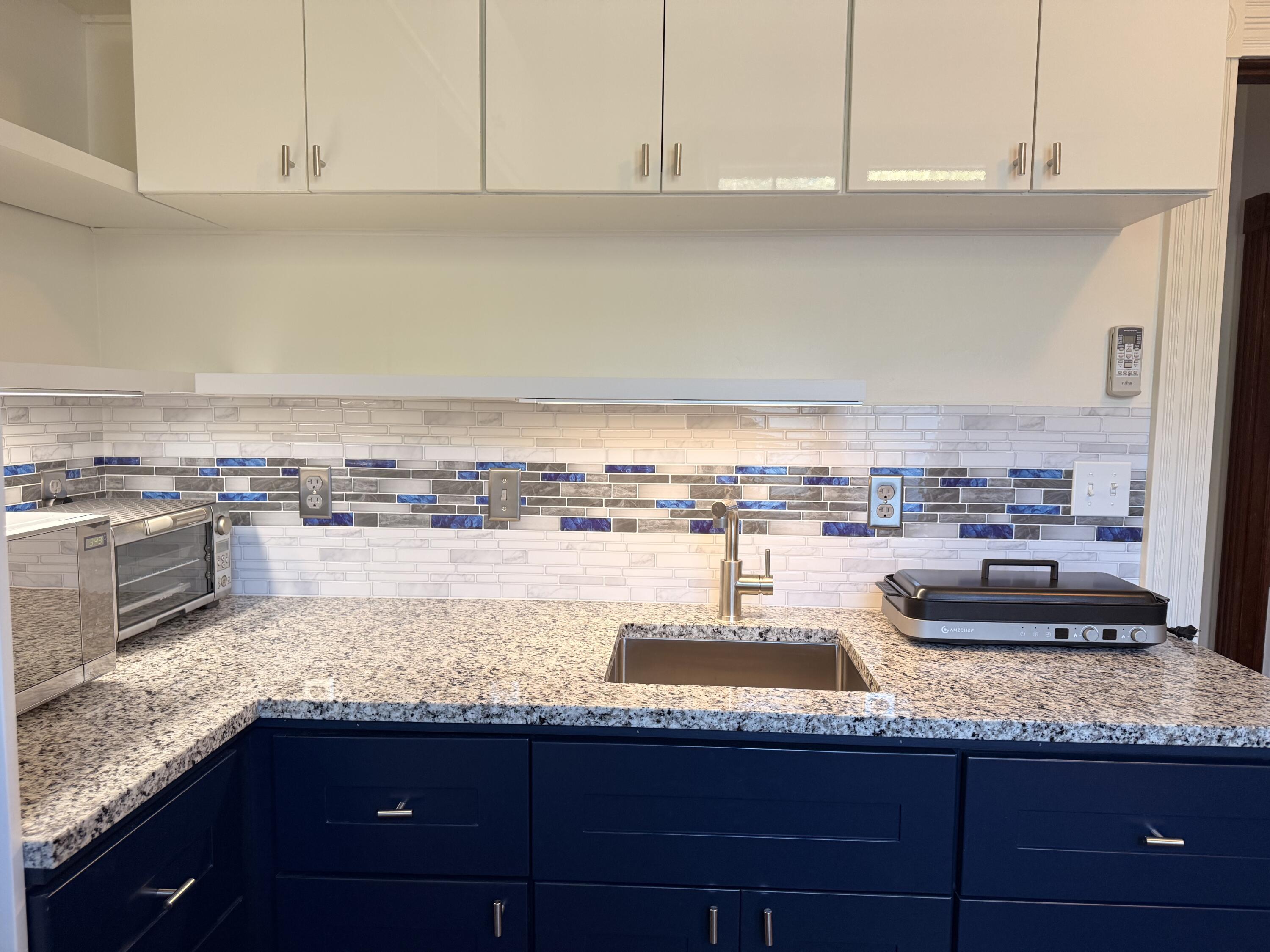 1035 E De La Guerra Street, A