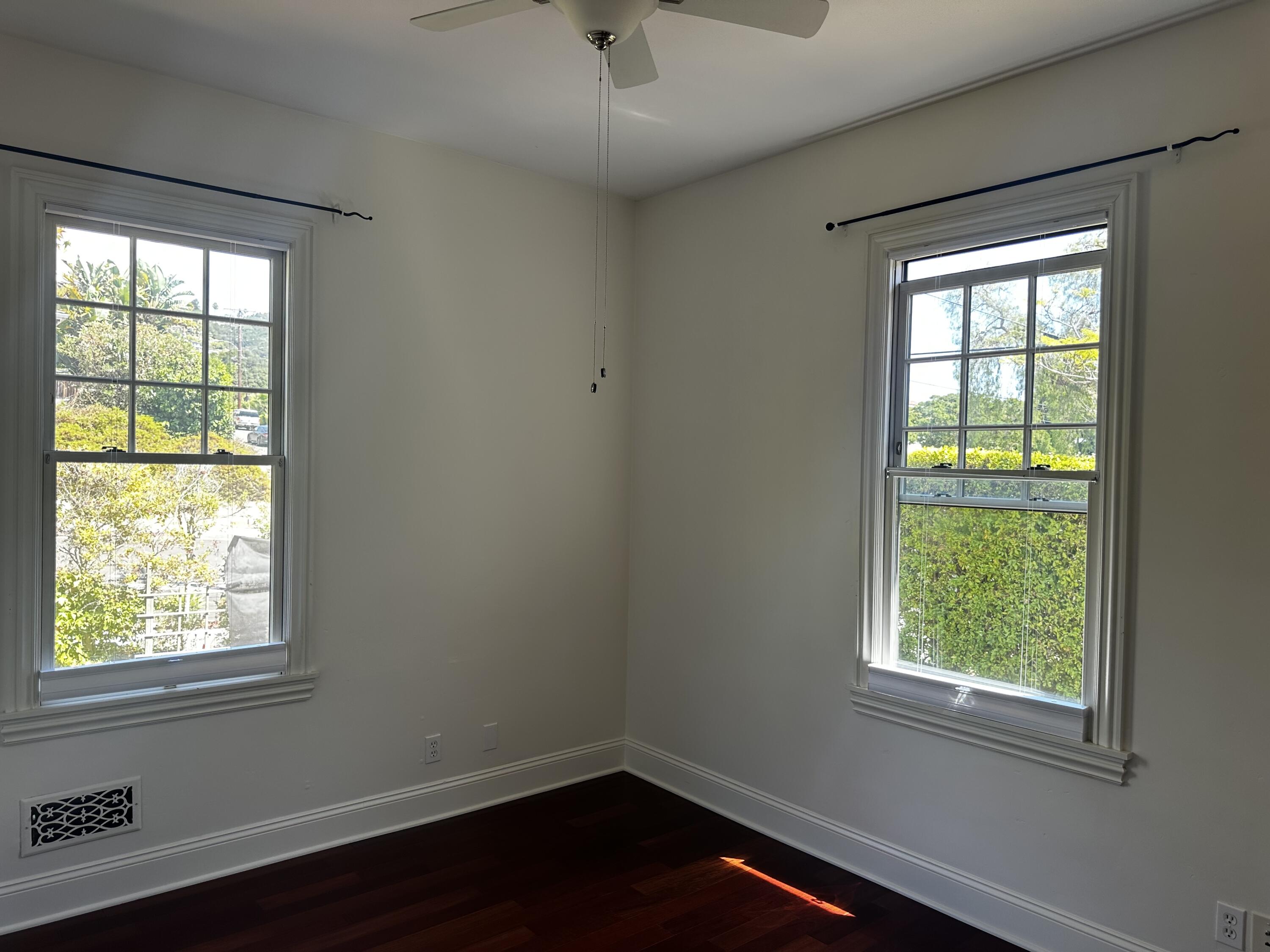 1035 E De La Guerra Street, A