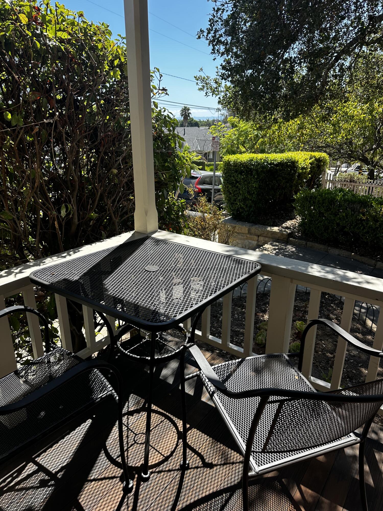 1035 E De La Guerra Street, A