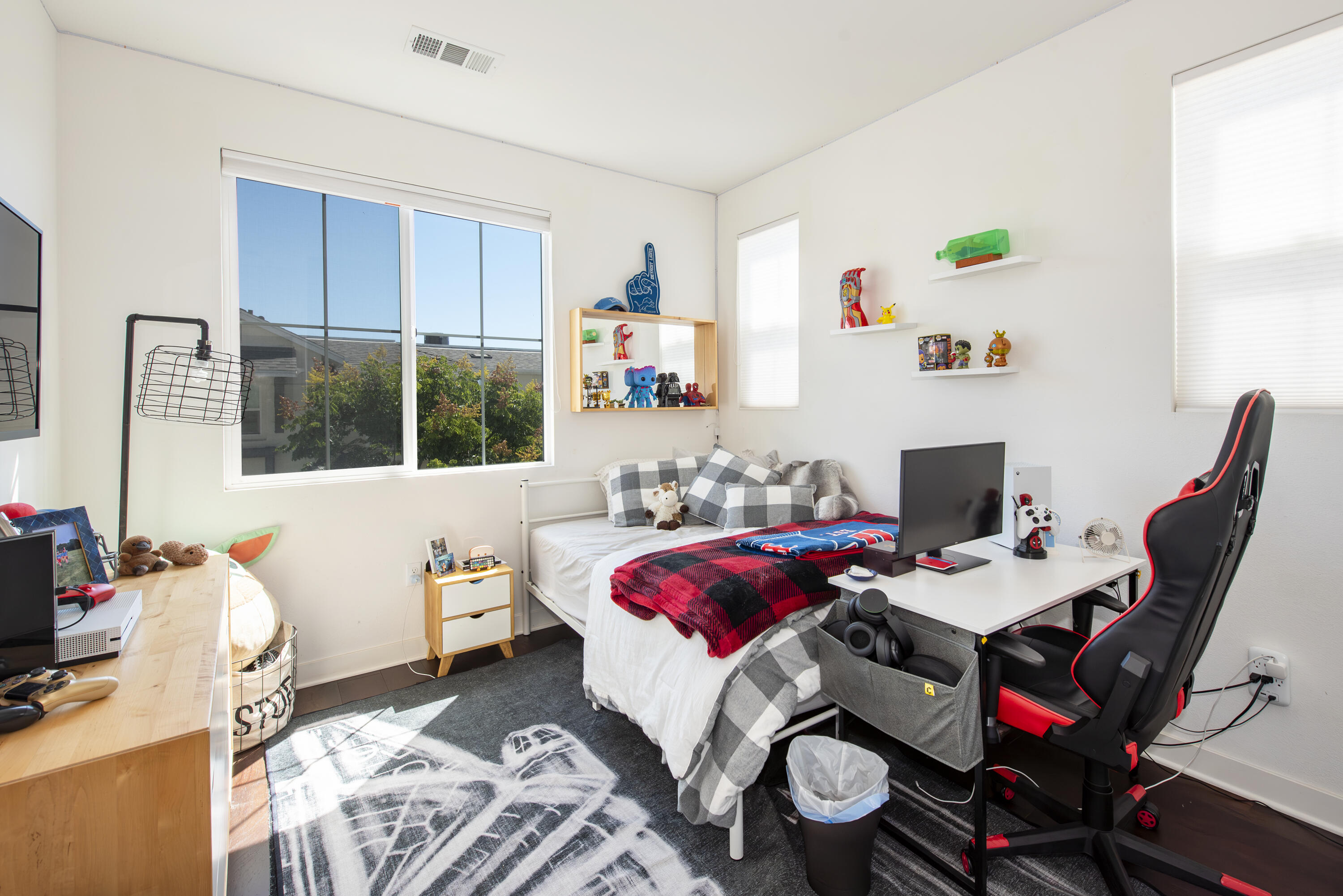 5687 Ekwill Street, 105
