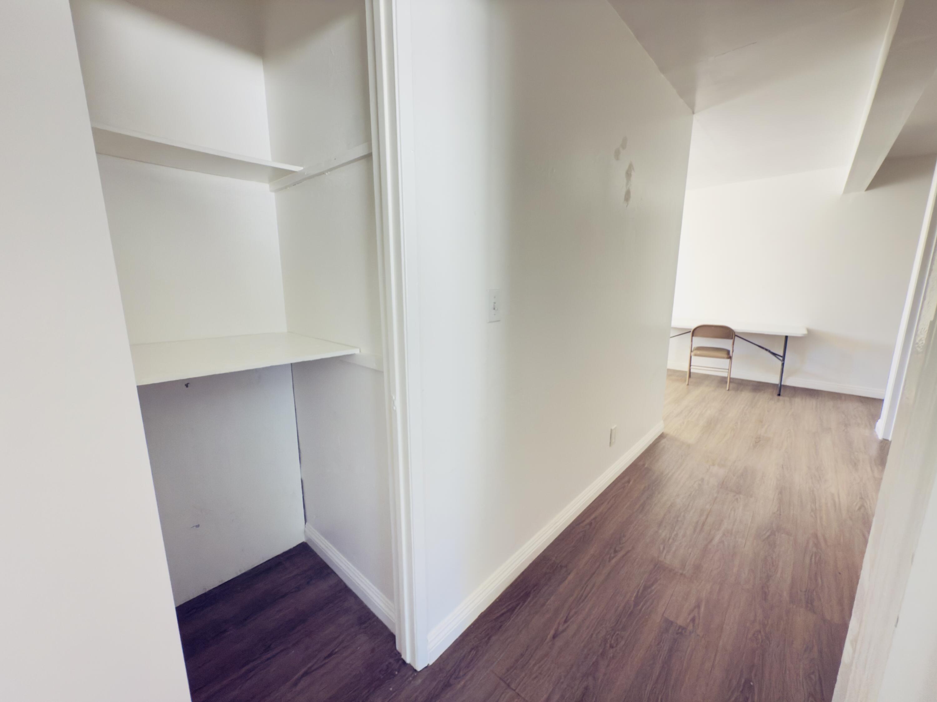 1027 San Andres Street, 4